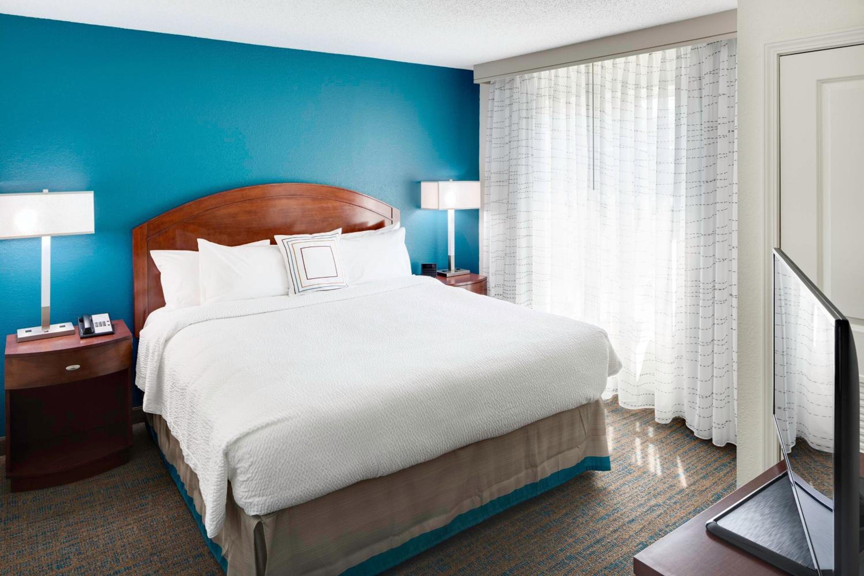 One-Bedroom King Suite - Photo 2