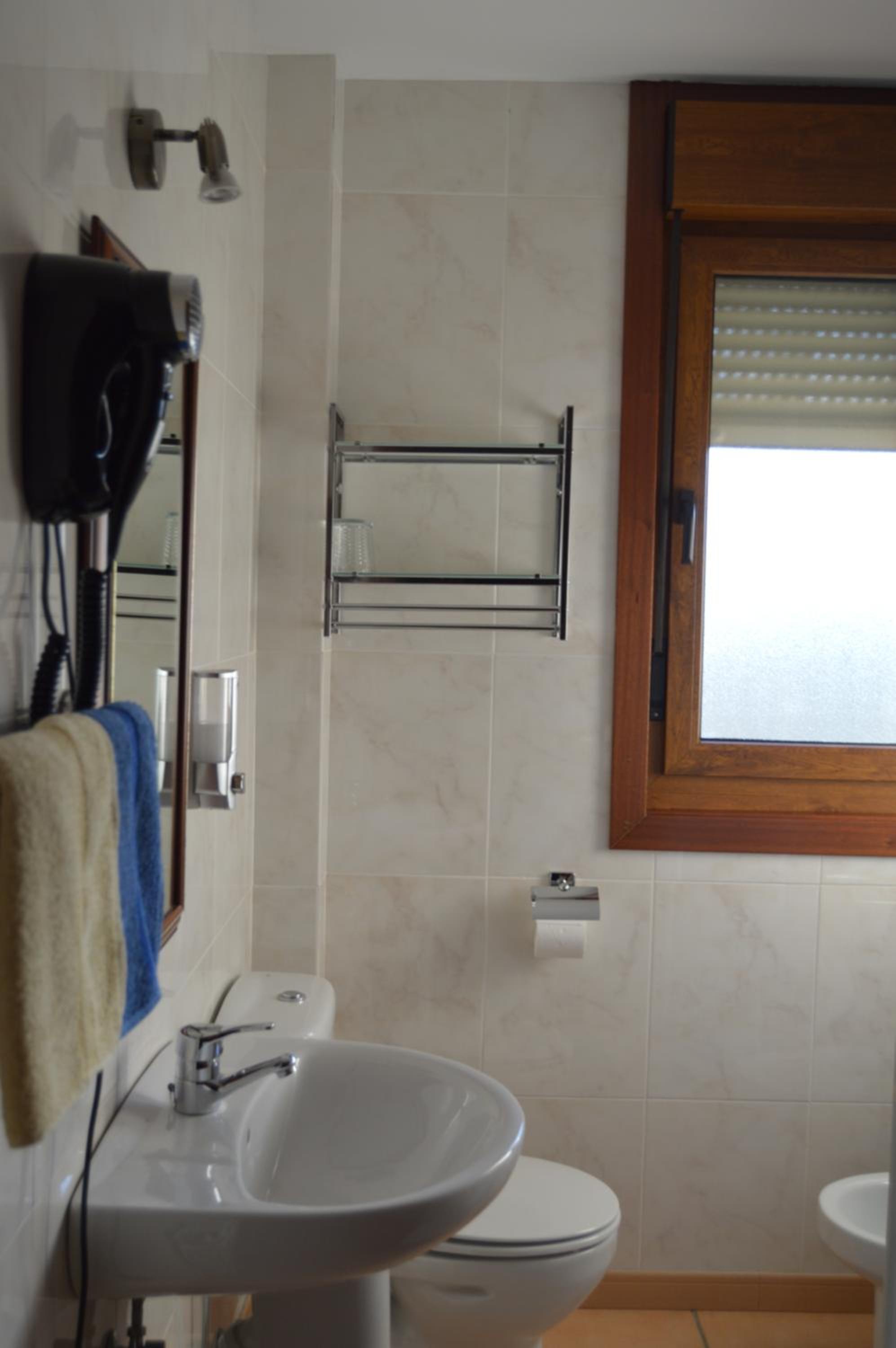 Double Room - Photo 10