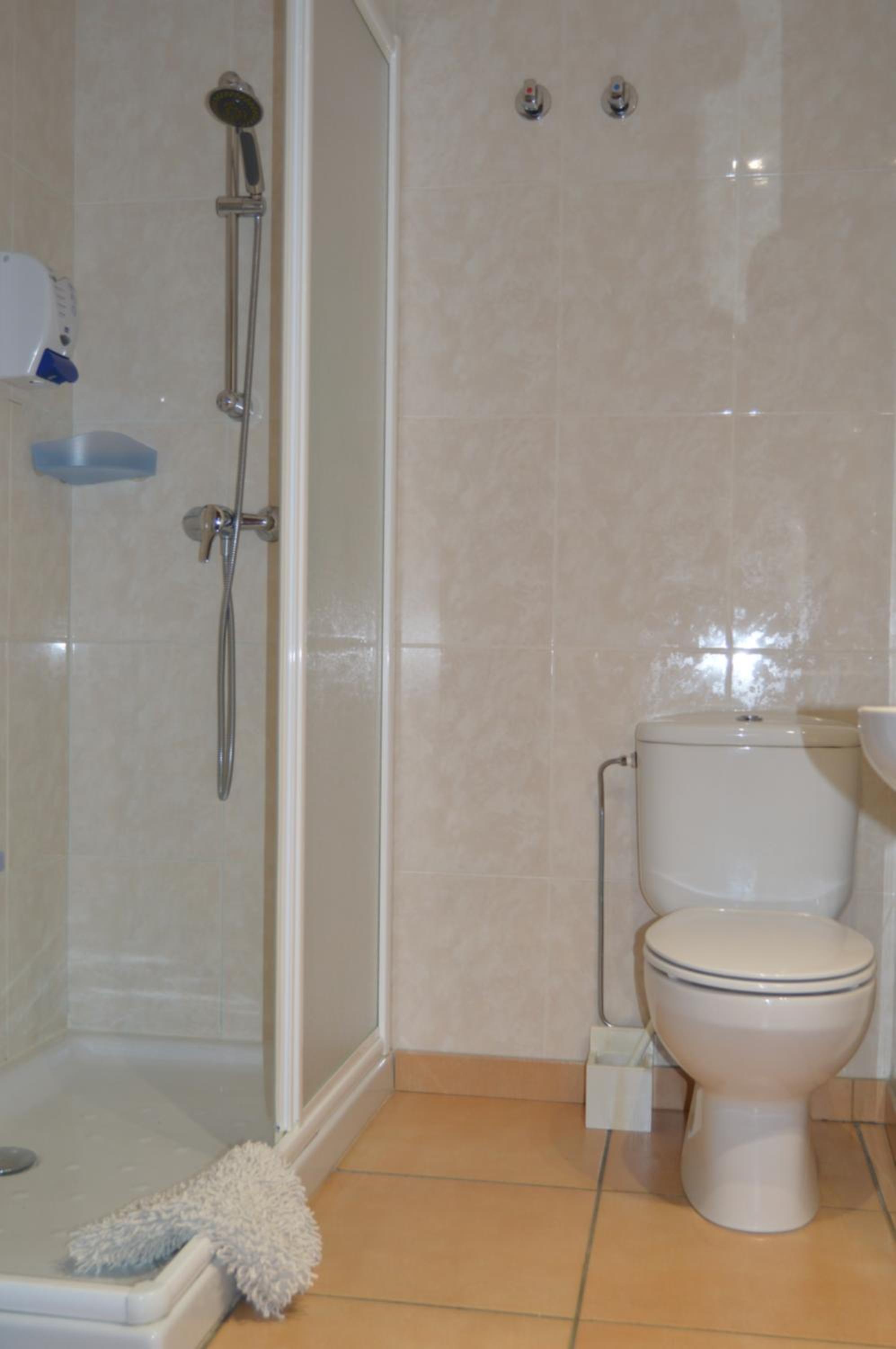 Double Room - Photo 13