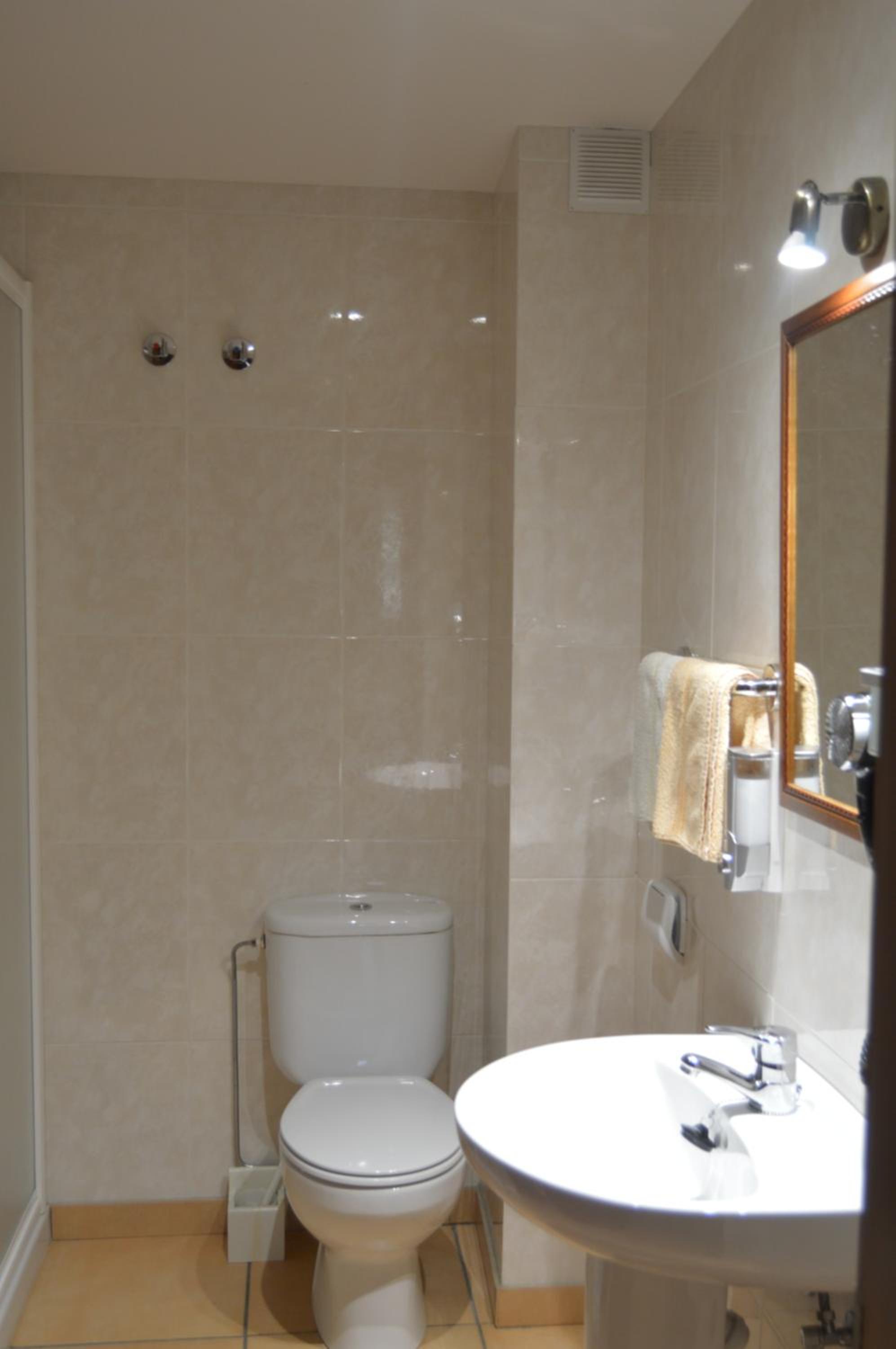 Double Room - Photo 11