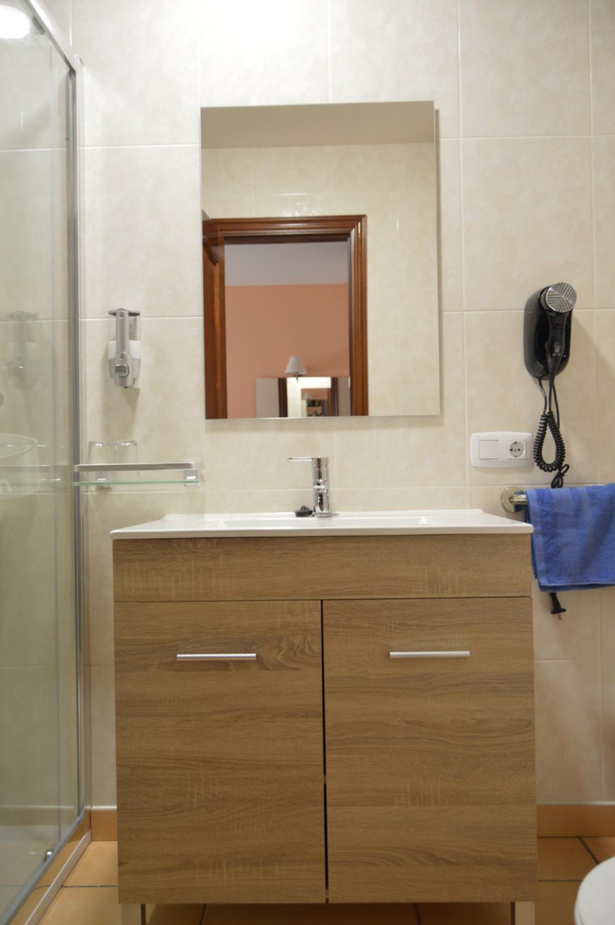 Double Room - Photo 25