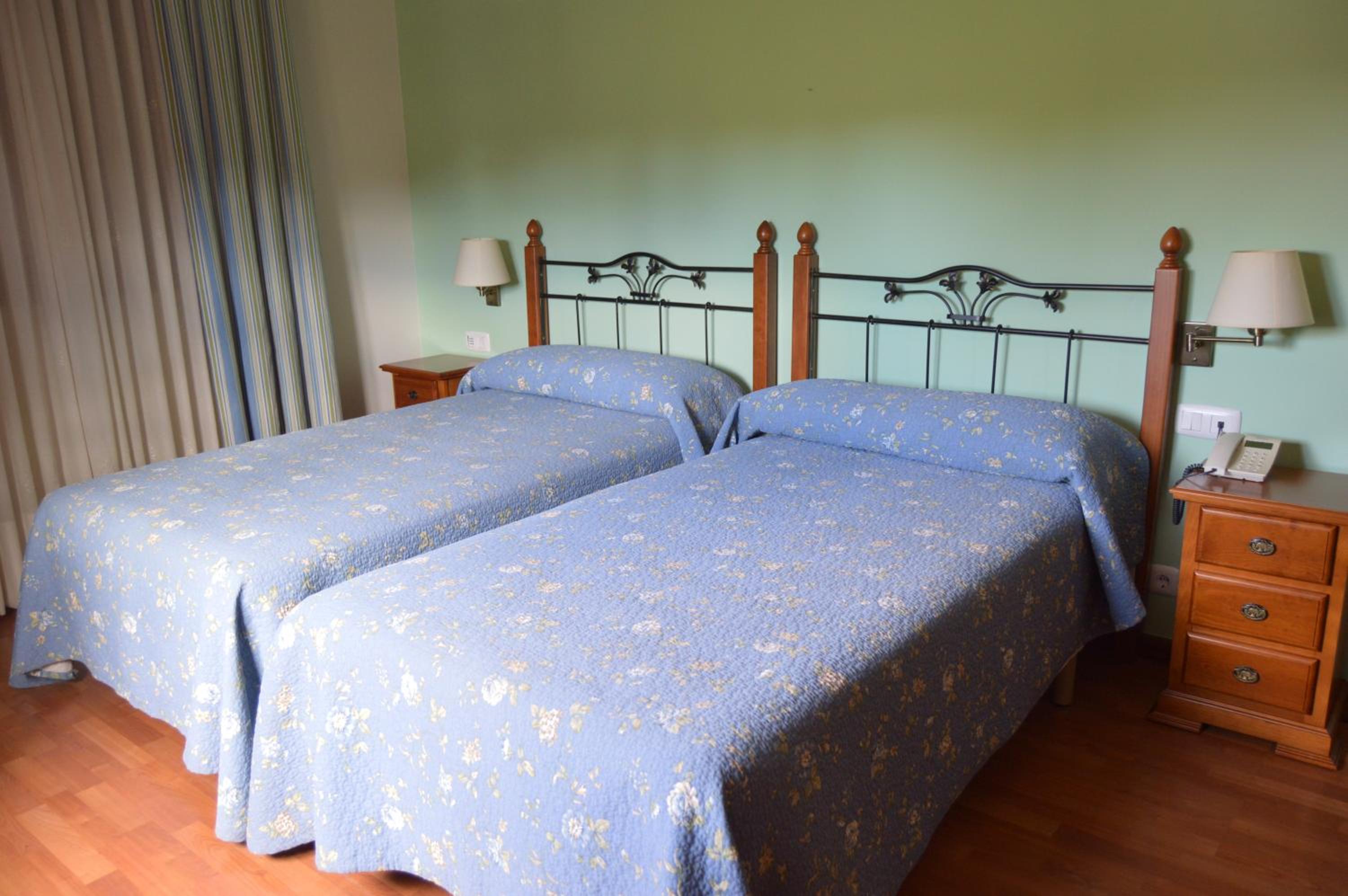 Twin Room - Photo 20