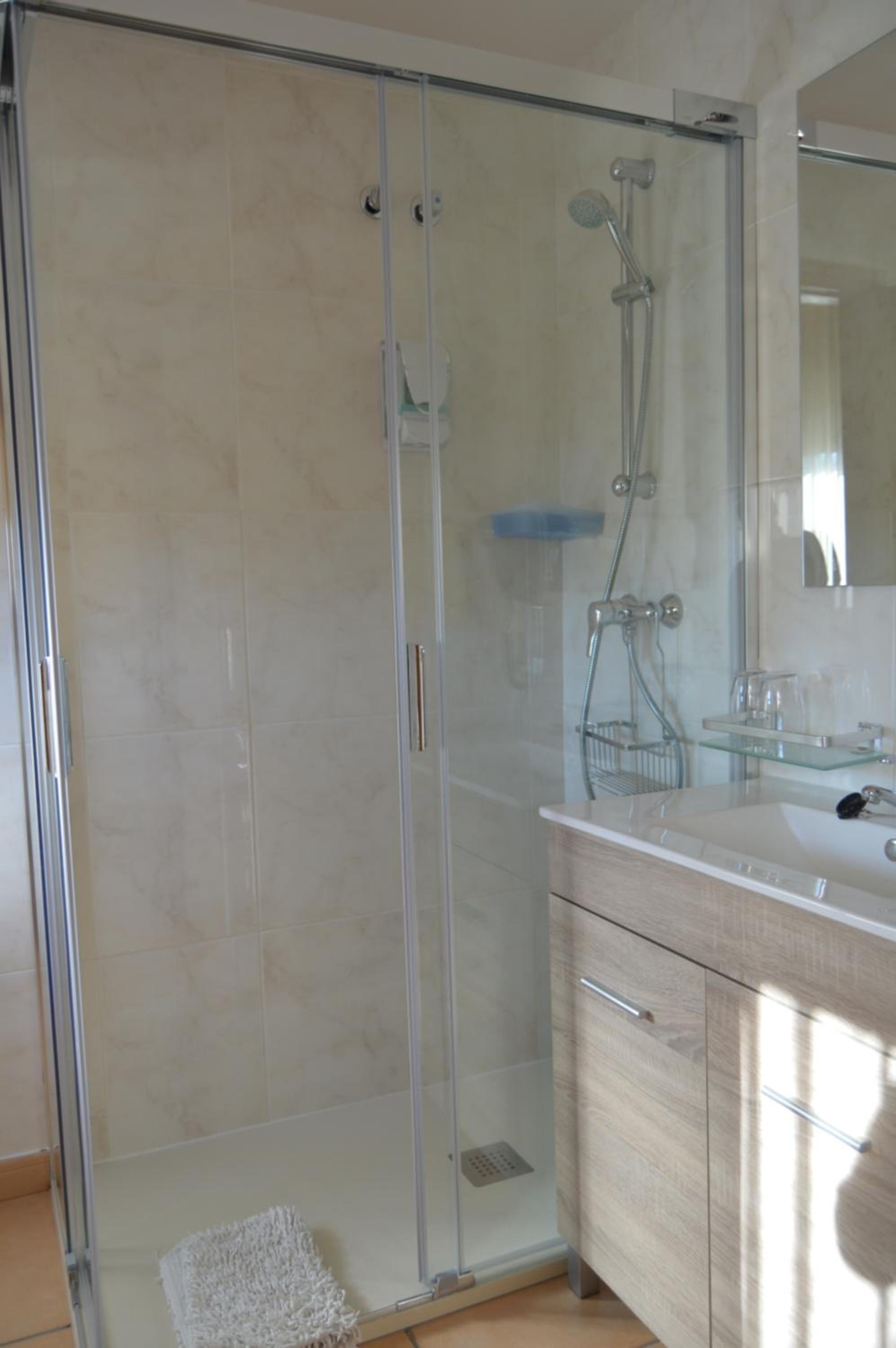 Double Room - Photo 7