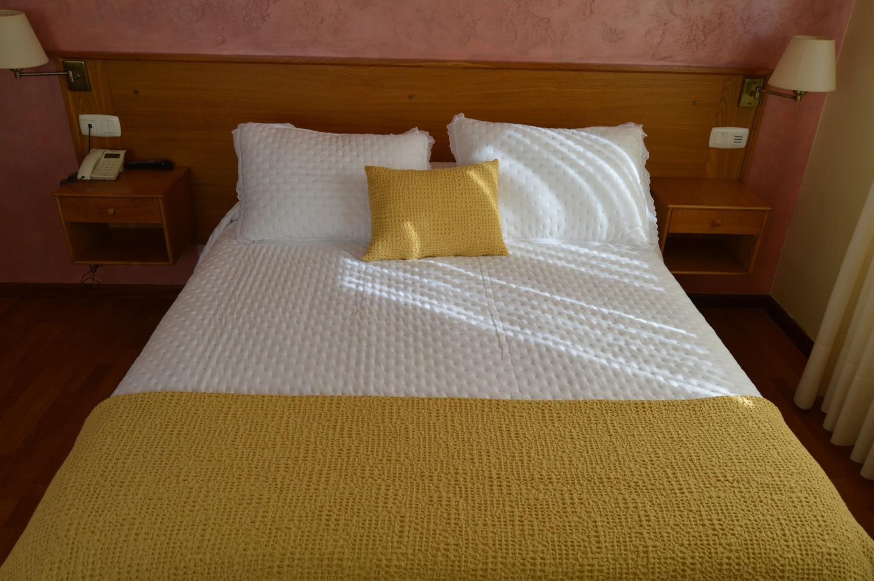 Double Room - Photo 3