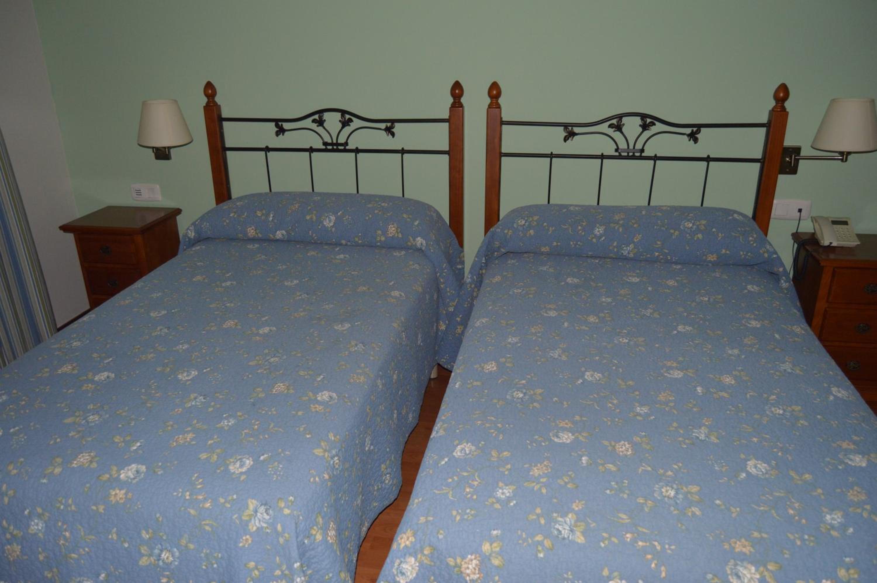 Twin Room - Photo 23