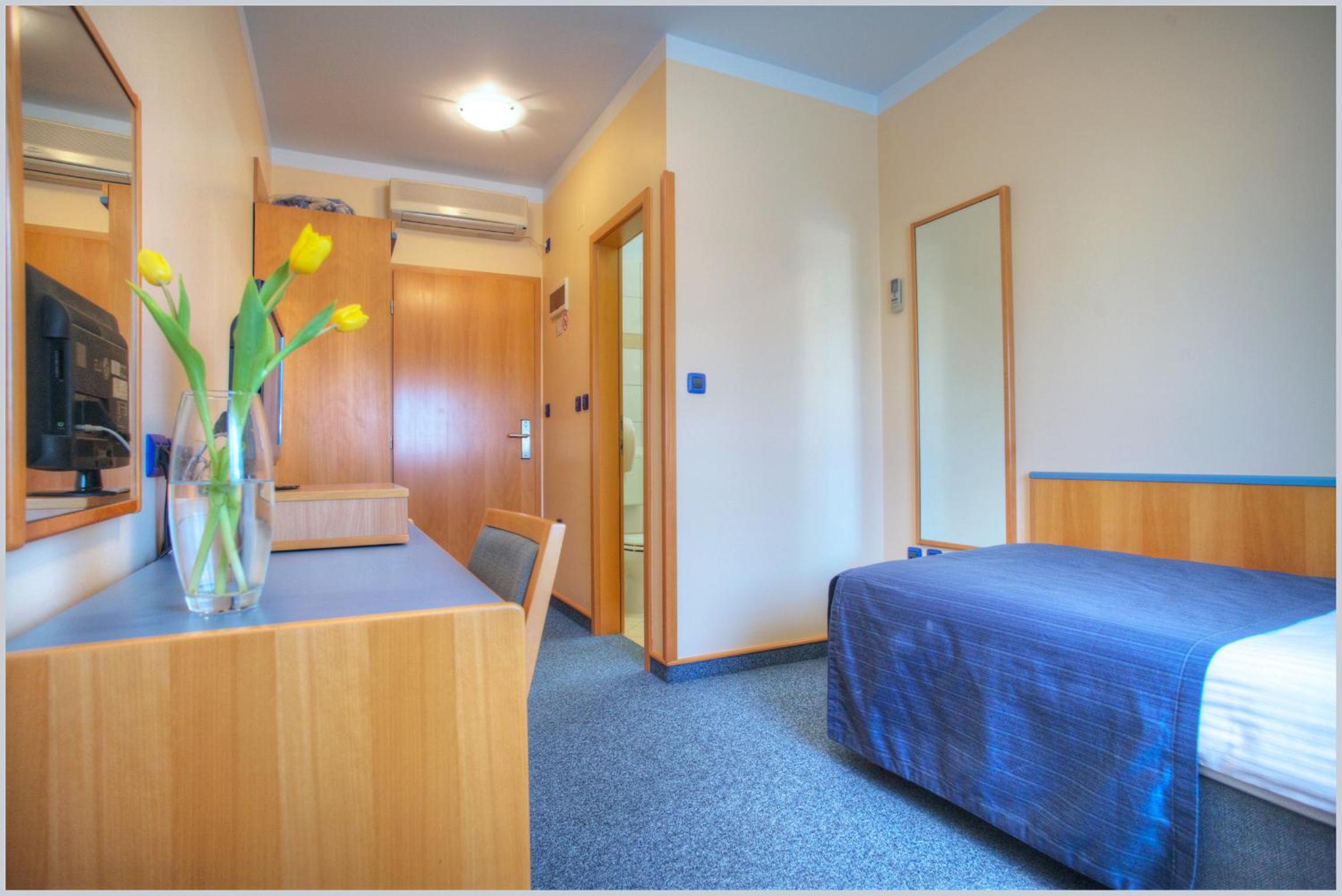 Single Room photo 3