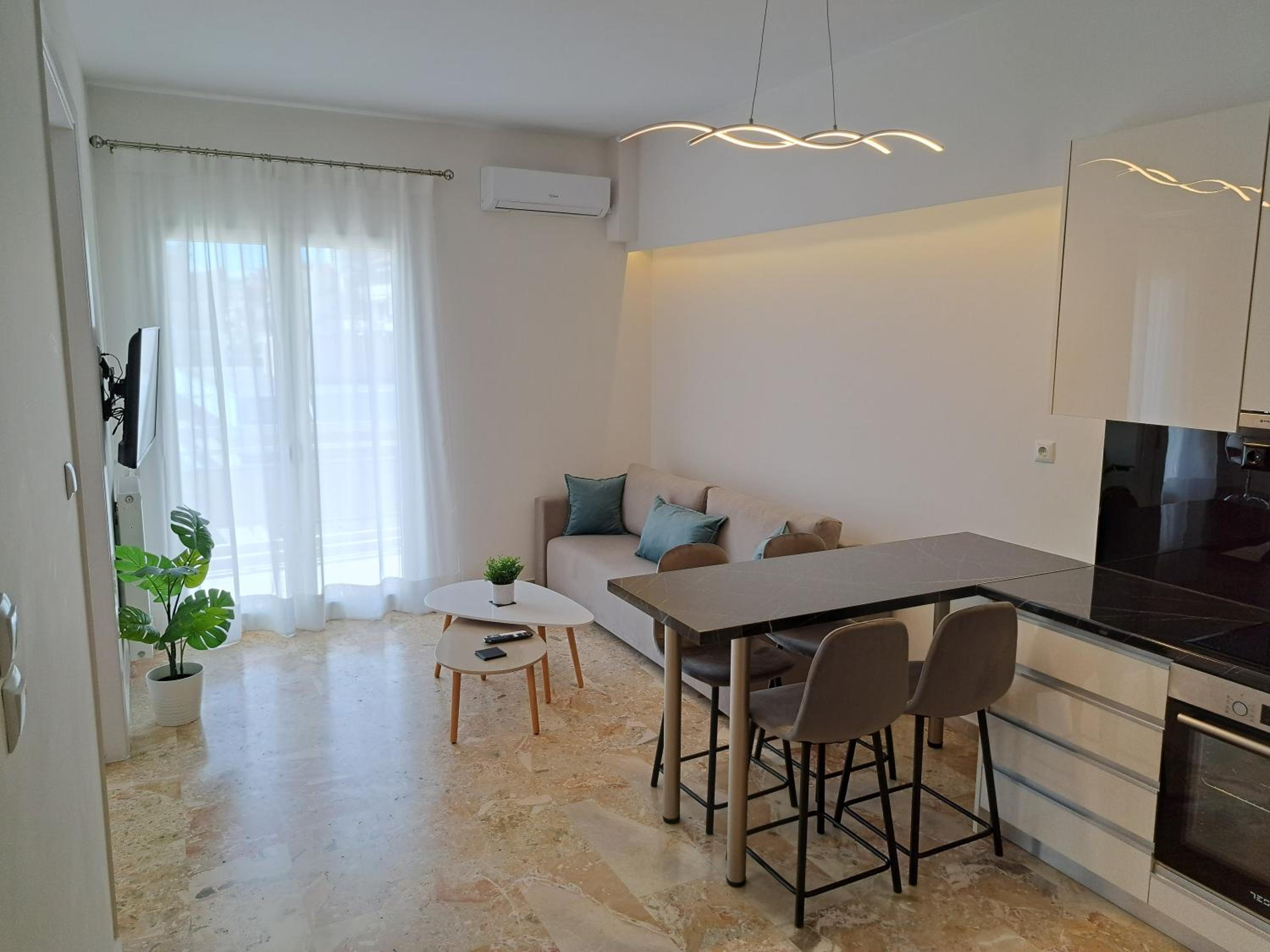 Deluxe Apartment photo 2