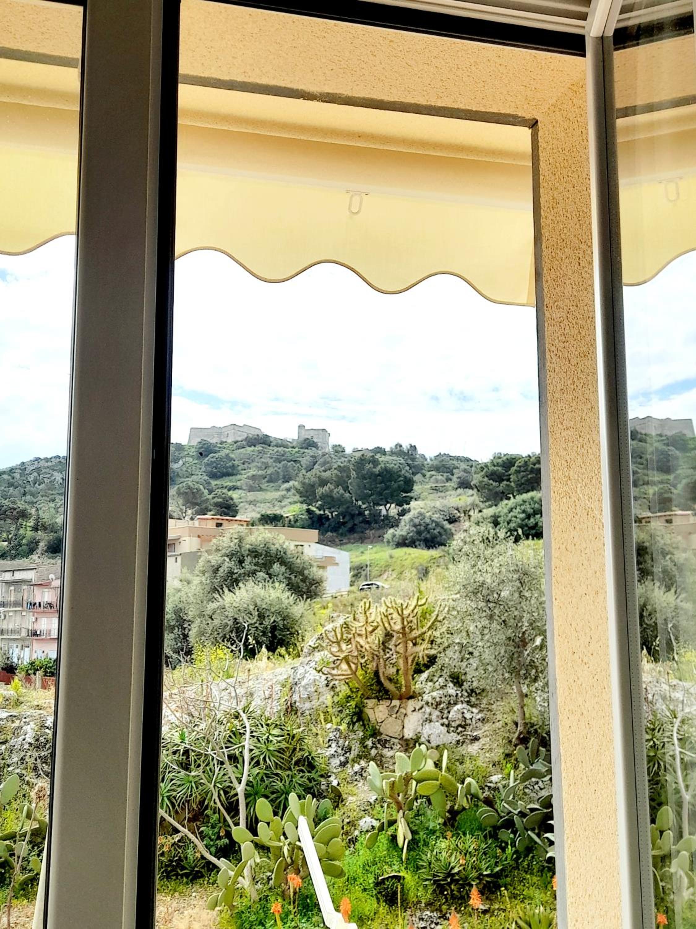 Apartment with Mountain View photo 2