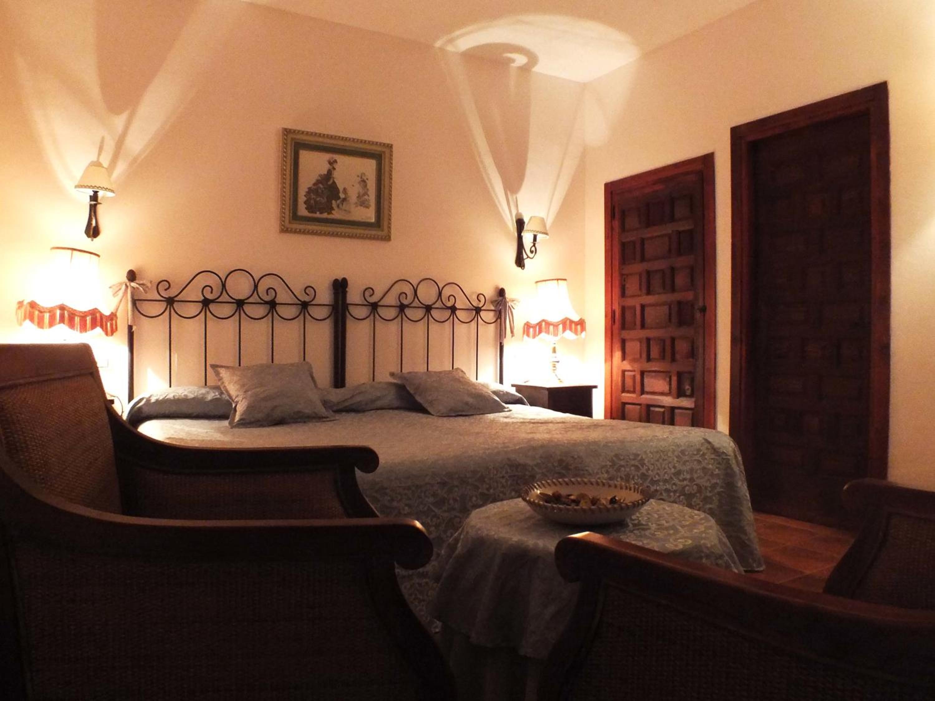 Double or Twin Room - Photo 5