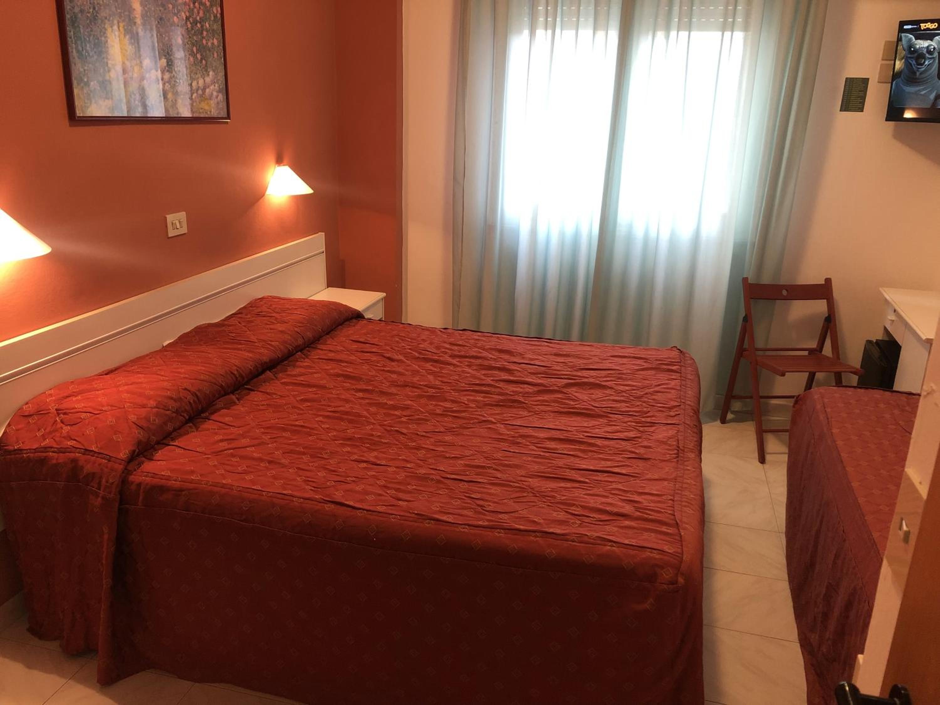 Economy Triple Room - Photo 2