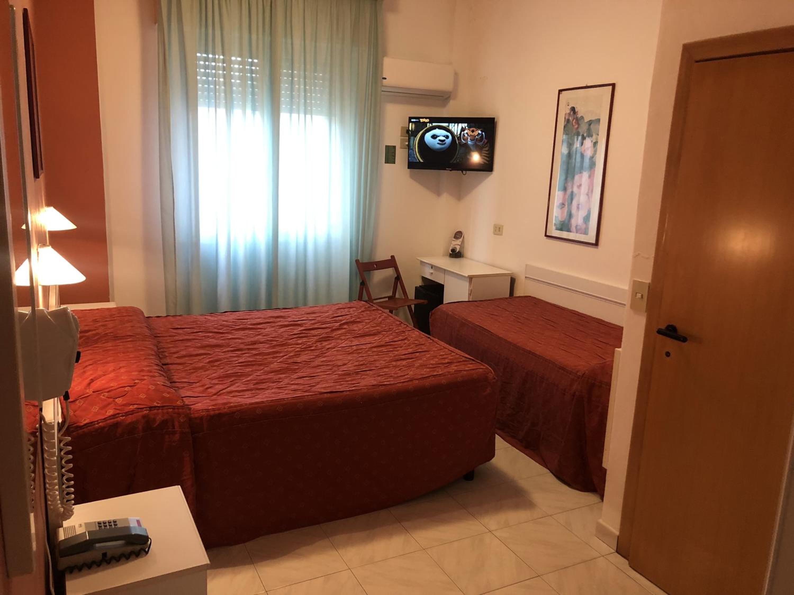 Economy Triple Room - Photo 1