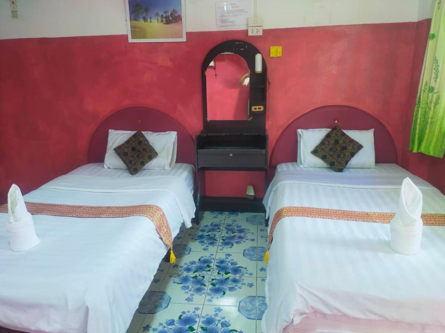 Twin Room with Private Bathroom - Fan - Photo 14