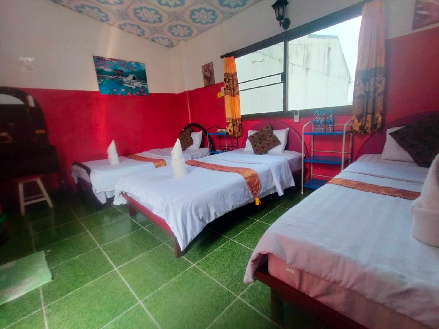 Classic Triple Room with Private Bathroom - Photo 8