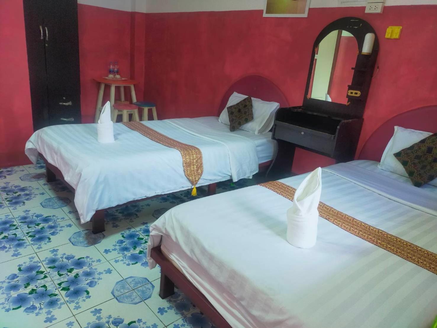 Twin Room with Private Bathroom - Fan - Photo 16