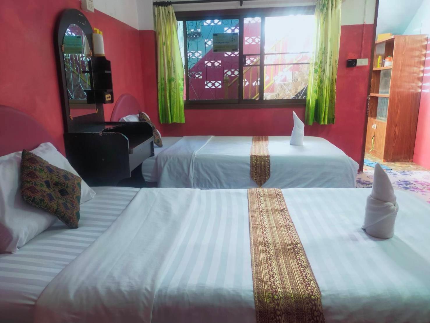 Twin Room with Private Bathroom - Photo 3