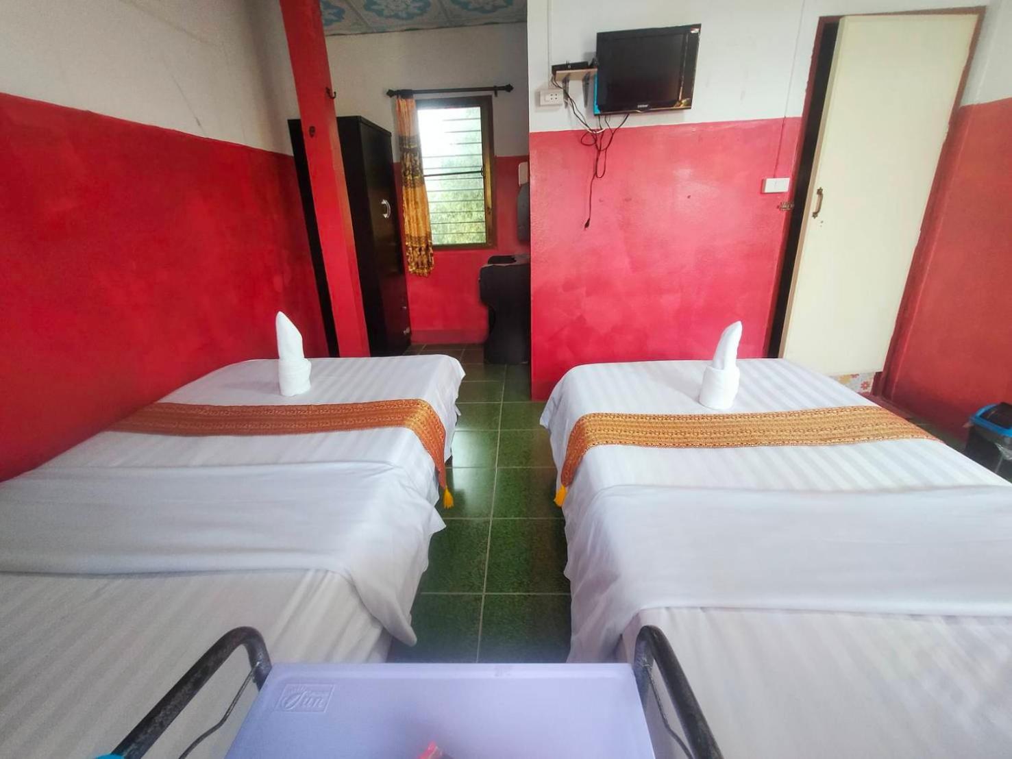 Twin Room with Private Bathroom - Photo 1