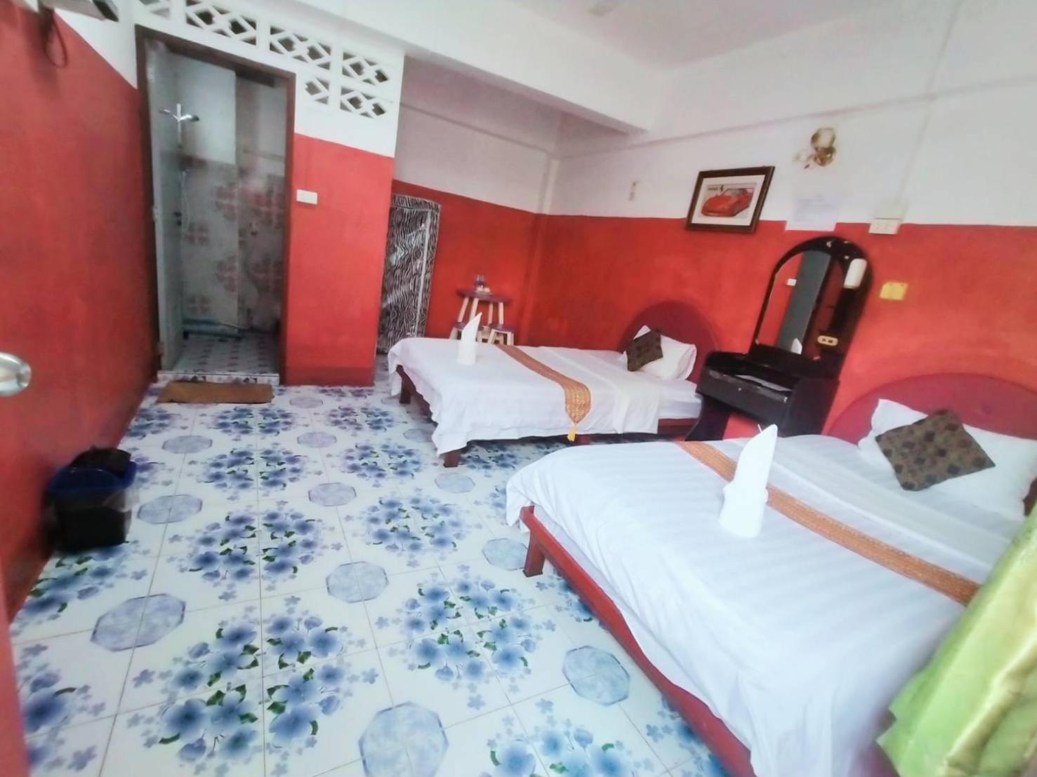 Twin Room with Private Bathroom - Fan - Photo 25