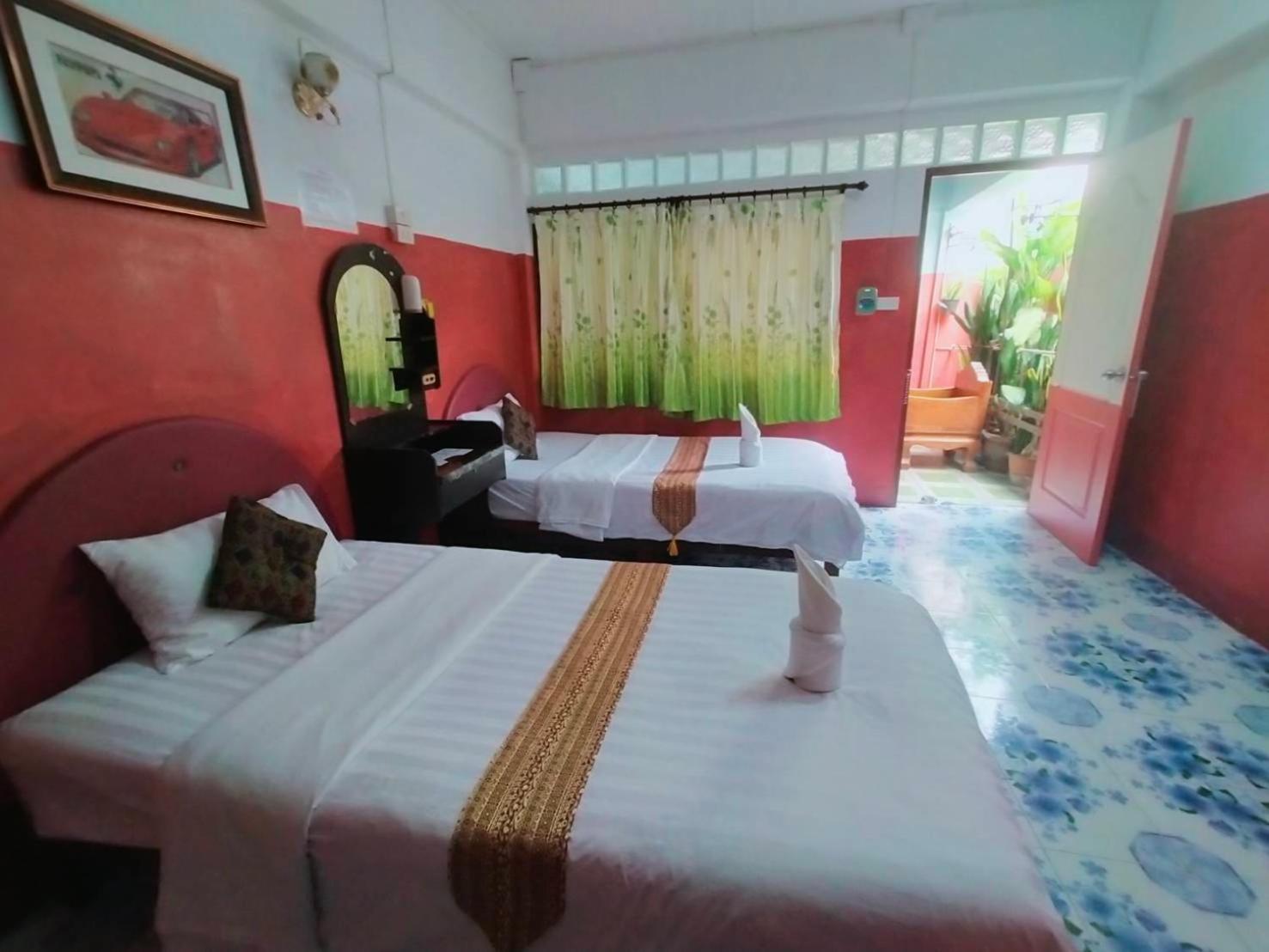 Twin Room with Private Bathroom - Fan - Photo 1