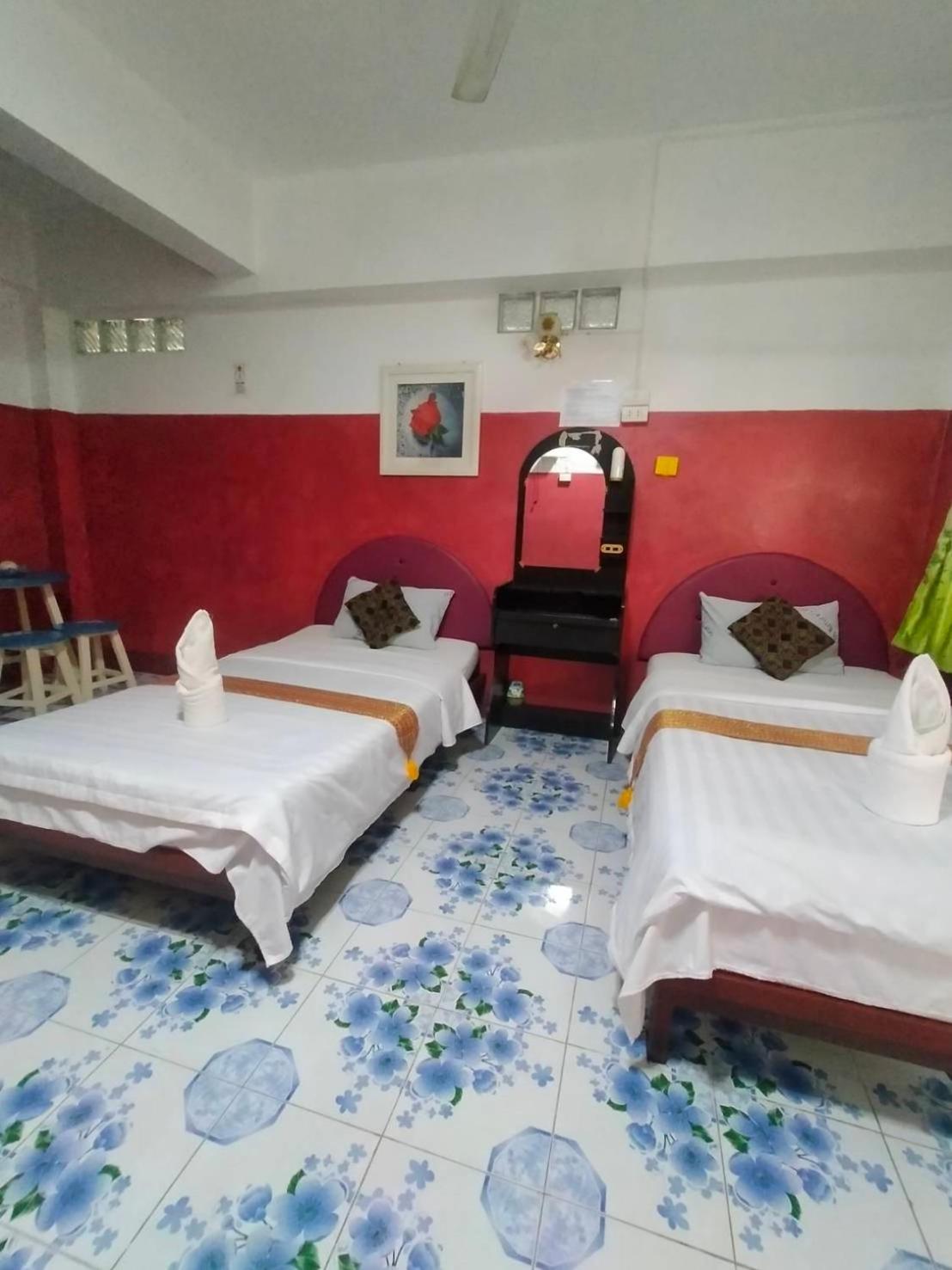 Twin Room with Private Bathroom - Fan - Photo 23