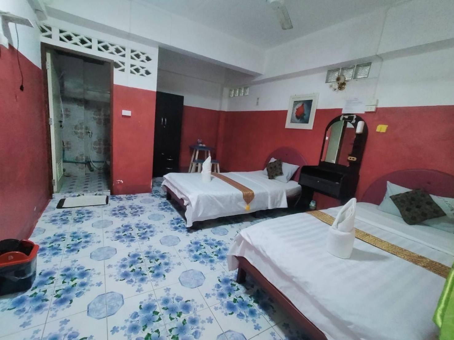 Twin Room with Private Bathroom - Fan - Photo 22