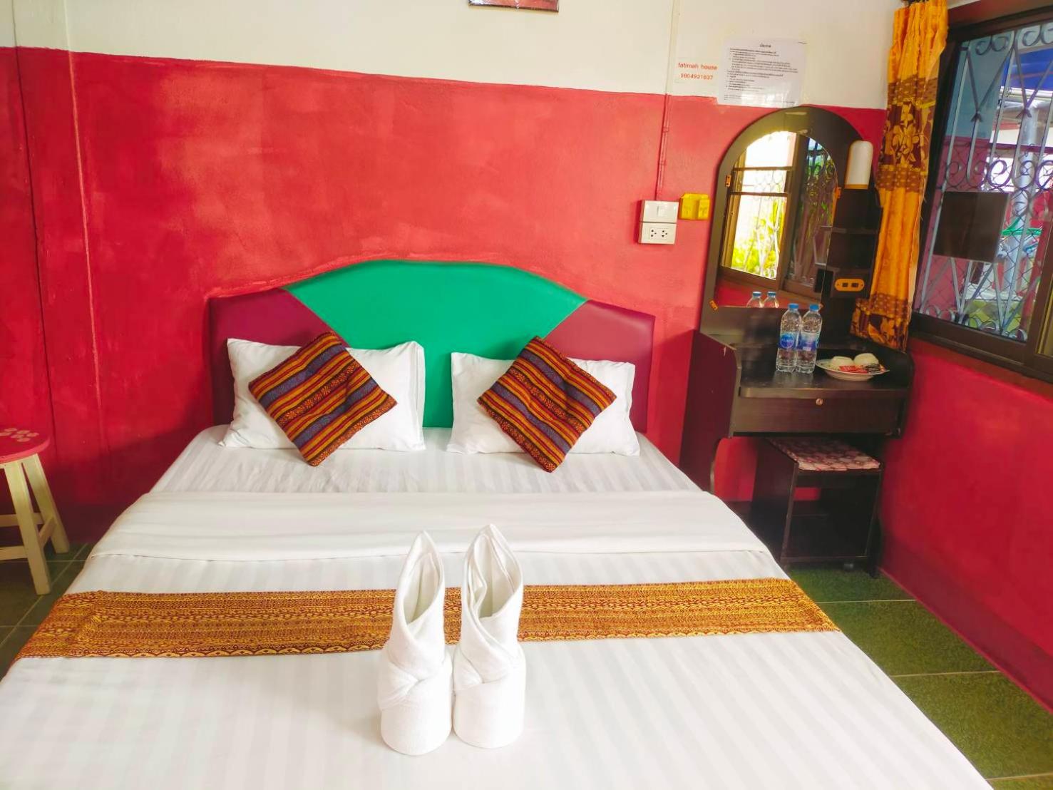 King Room with Private Bathroom - Photo 3