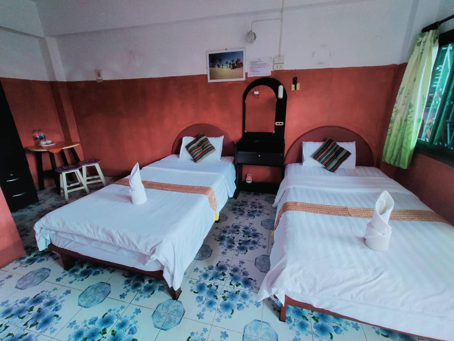 Twin Room with Private Bathroom - Fan - Photo 19