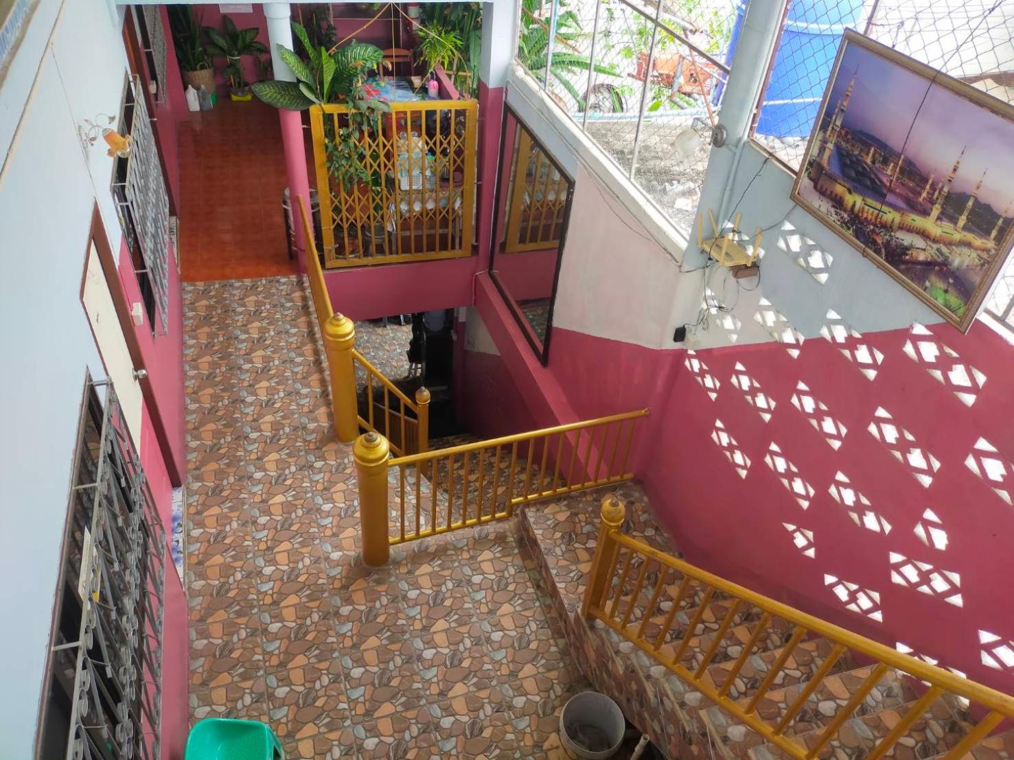 Classic Triple Room with Private Bathroom - Photo 7