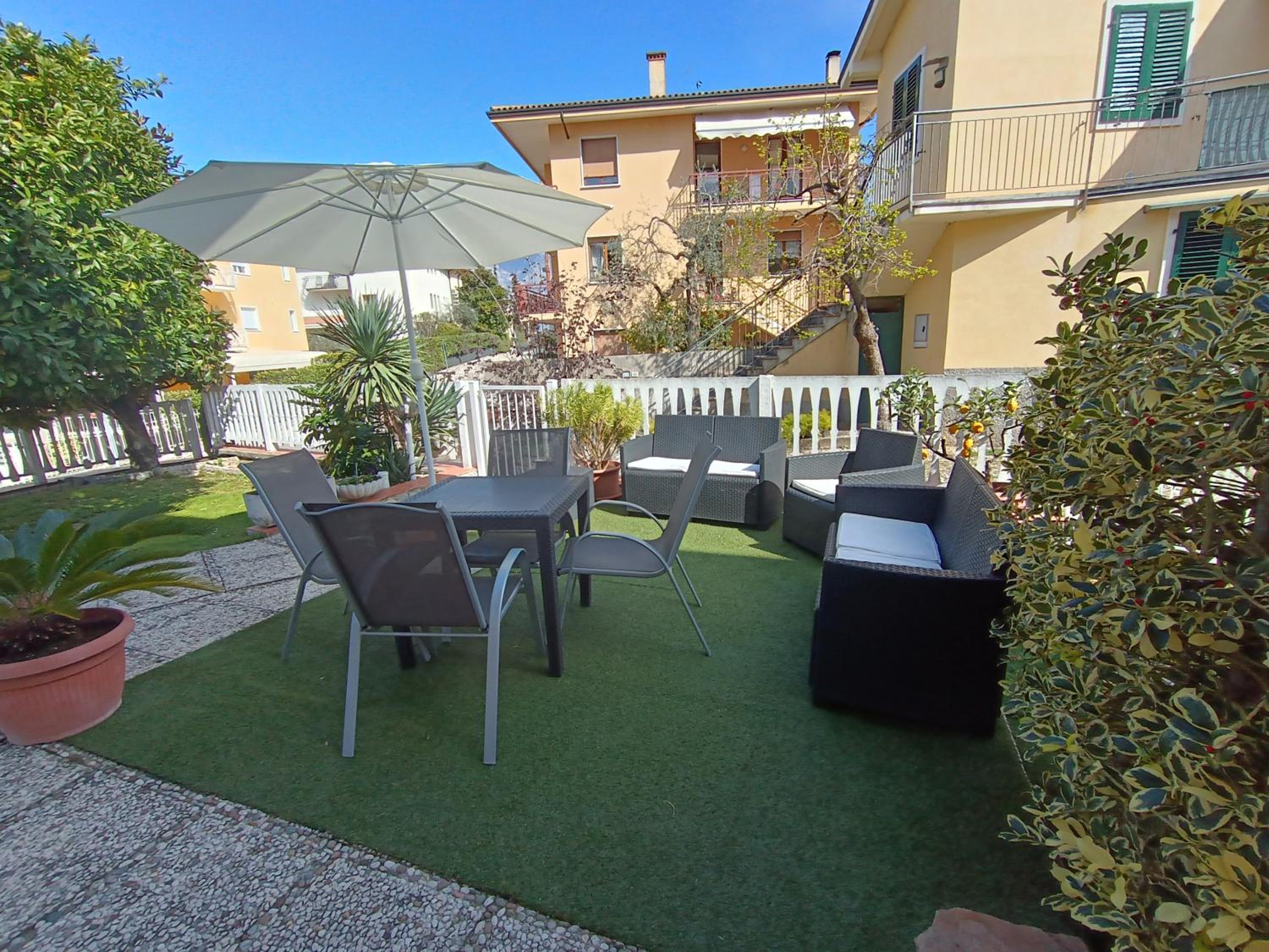 Two-Bedroom Deluxe Apartment with Garden View photo 3