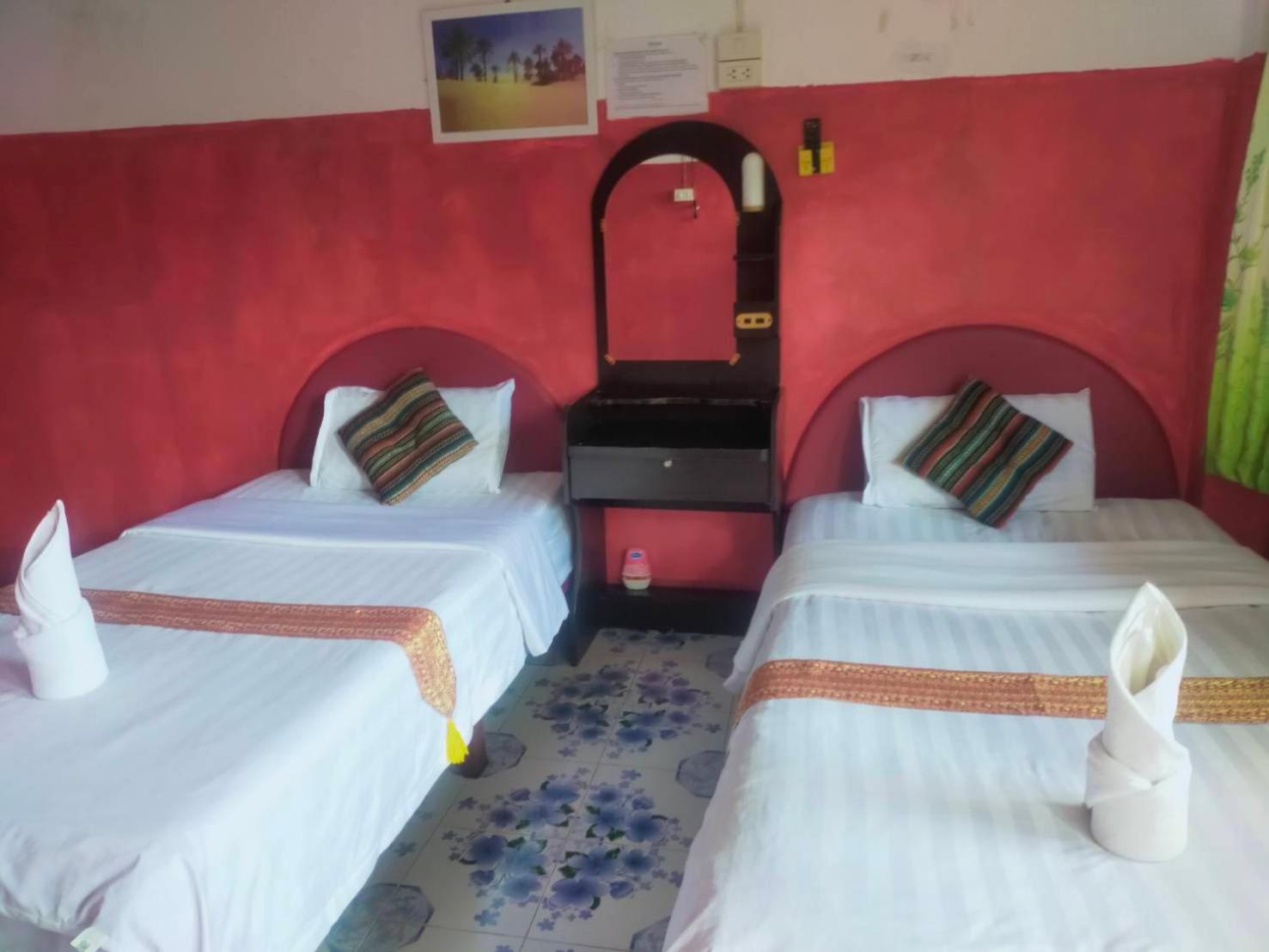 Twin Room with Private Bathroom - Fan - Photo 17