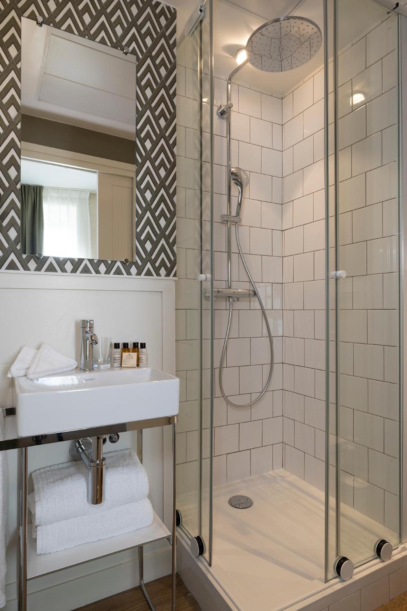 Classic Double or Twin Room with Spa Access thumbnail 6