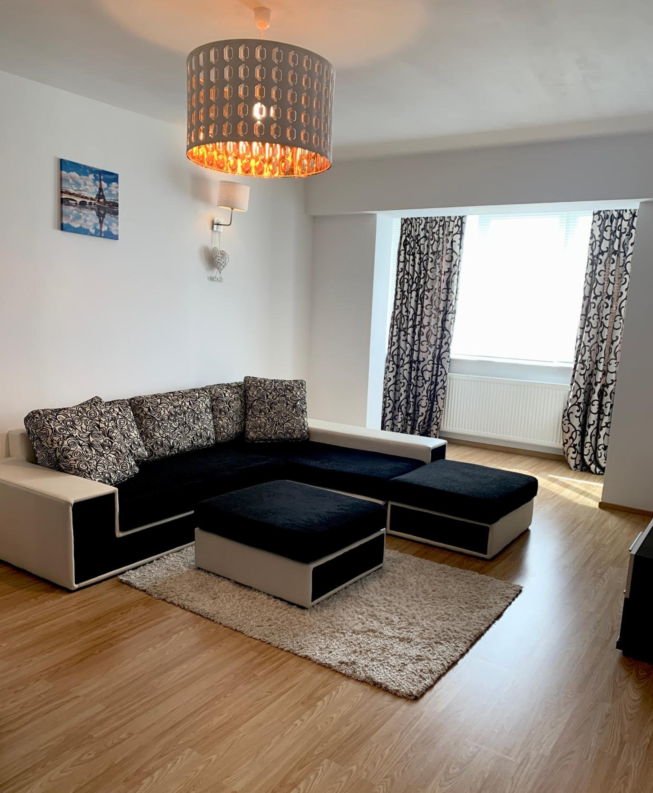 One-Bedroom Apartment photo 1