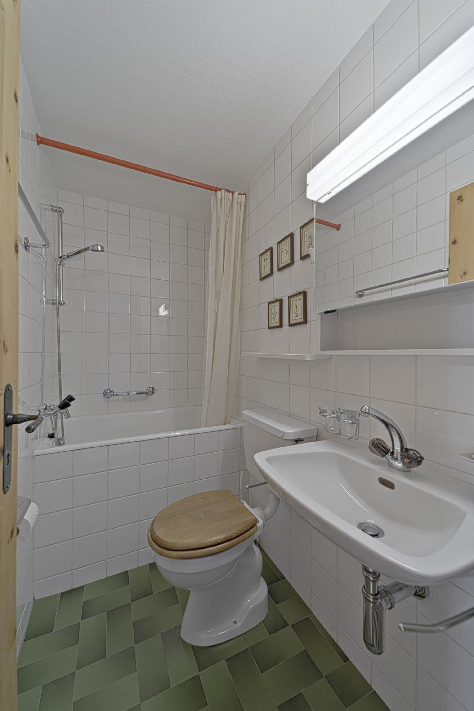 Three-Bedroom Apartment photo 3
