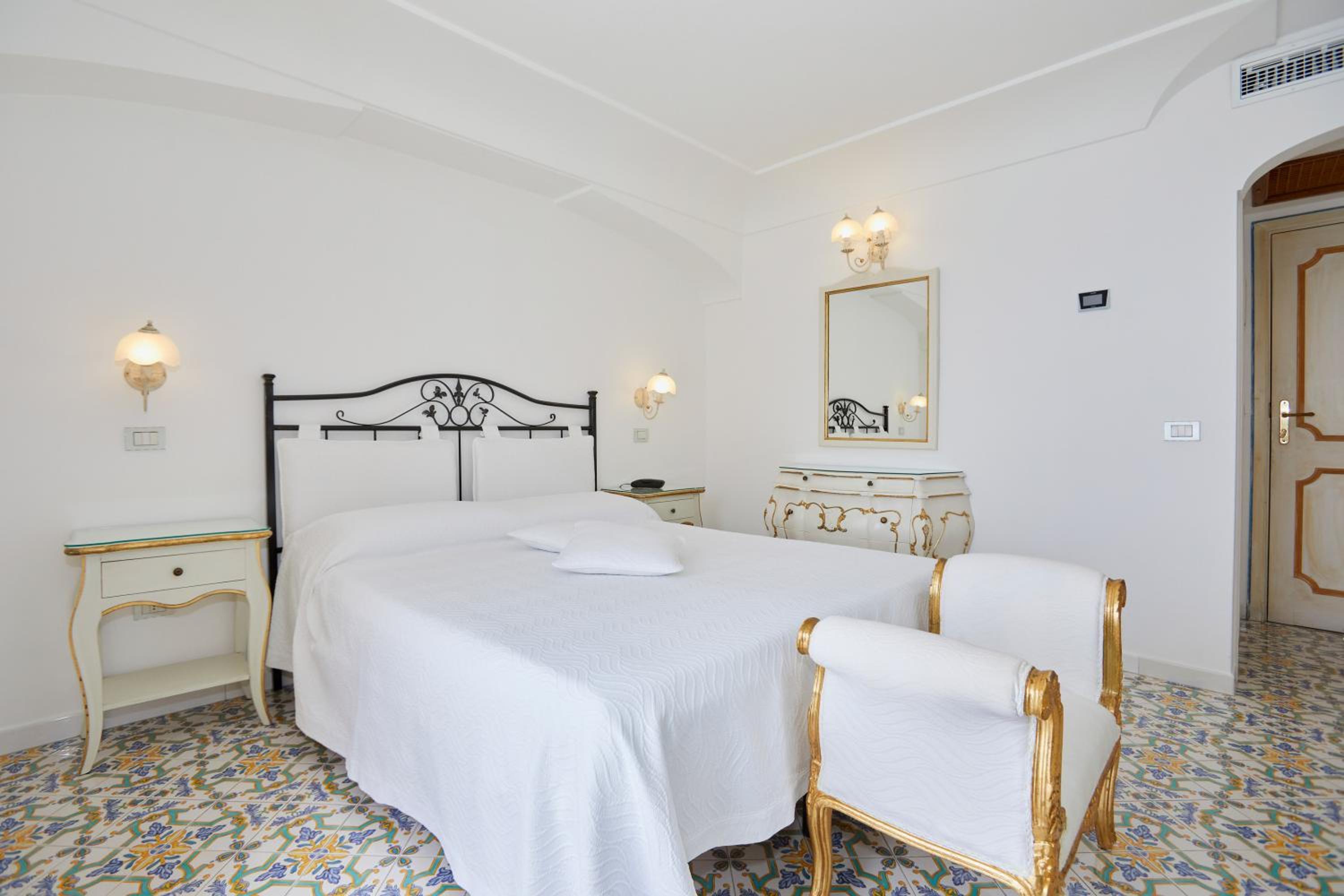 Superior Double Room with Balcony and Sea View - Photo 9