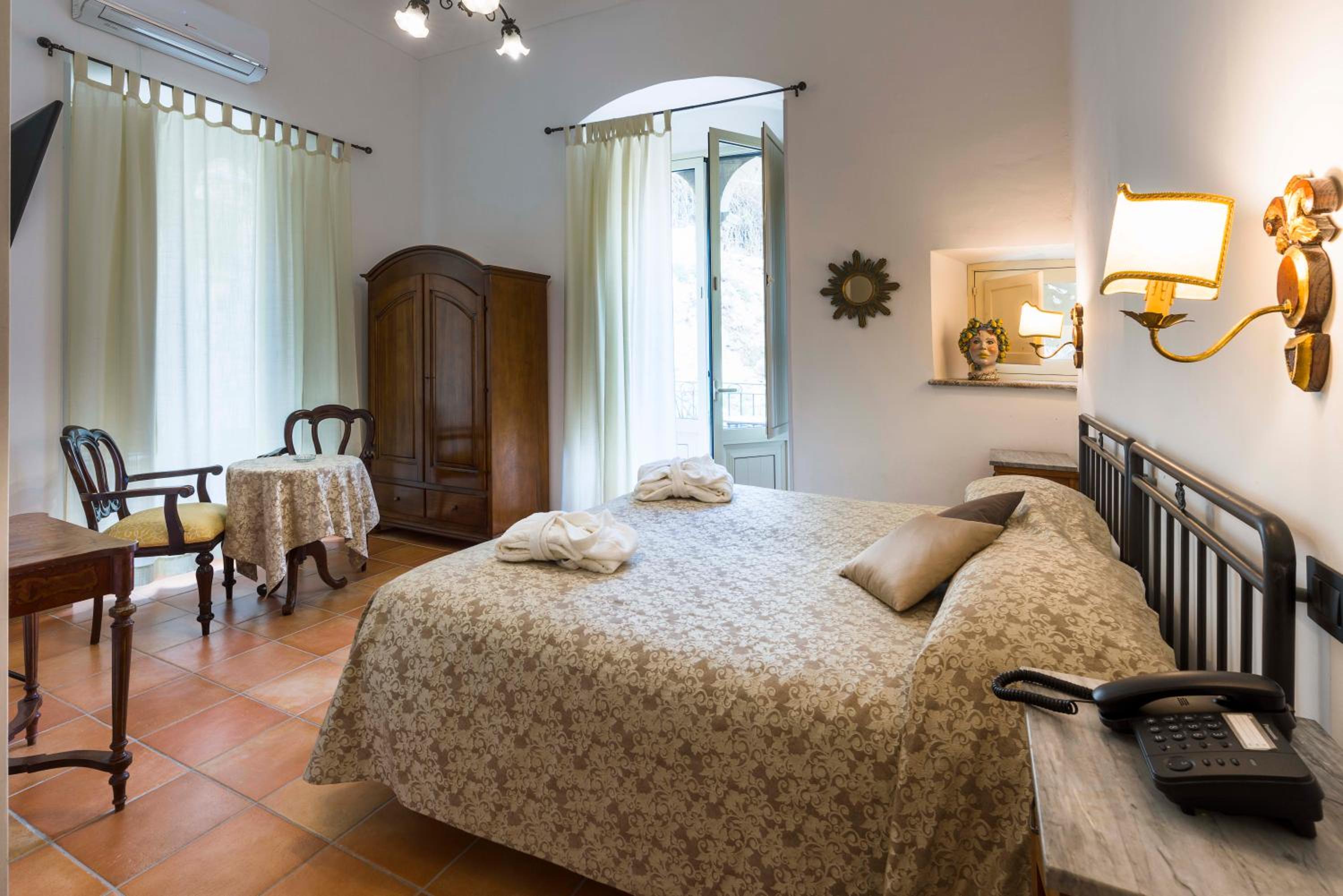 Economy Triple Room - Photo 2
