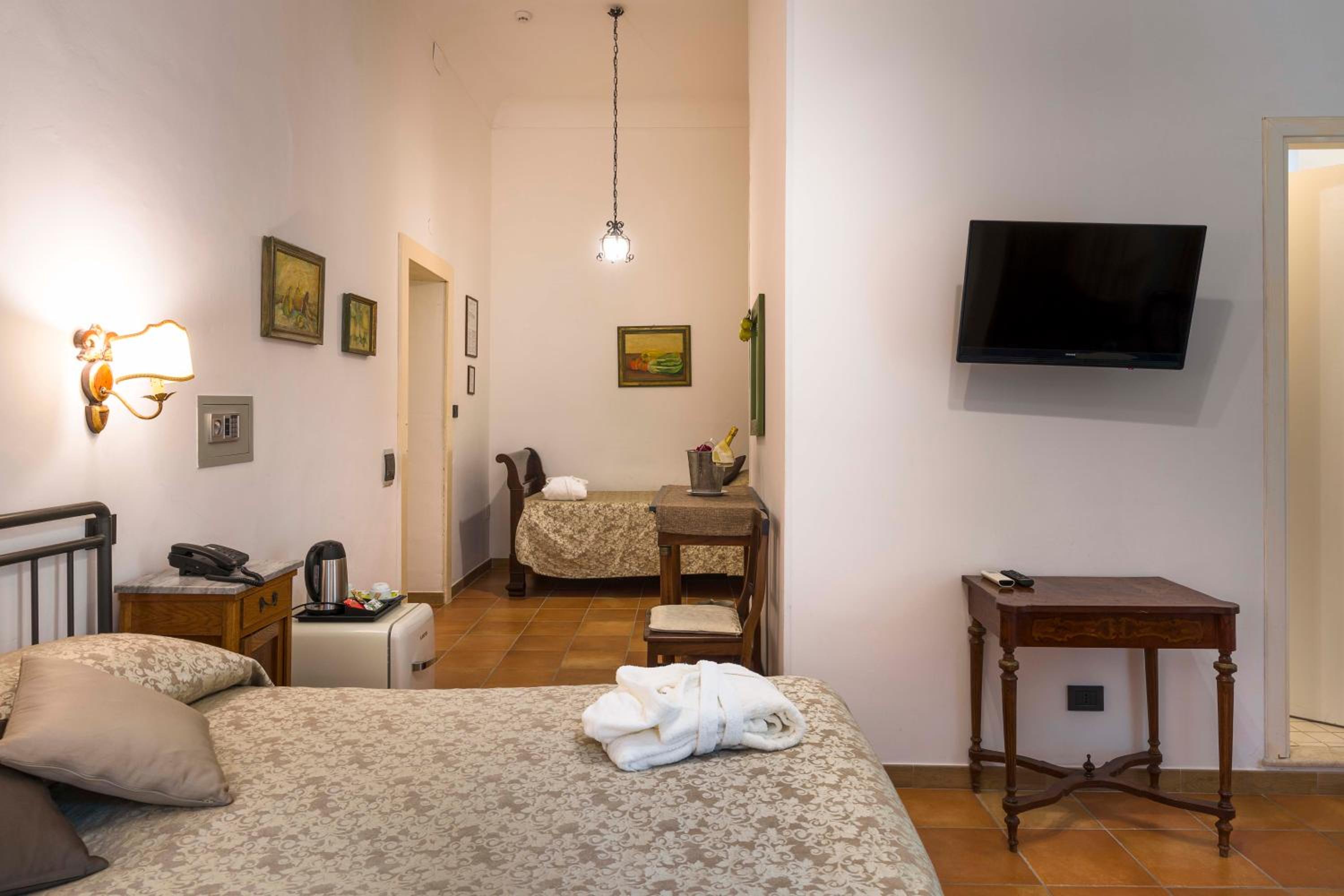 Economy Triple Room - Photo 1