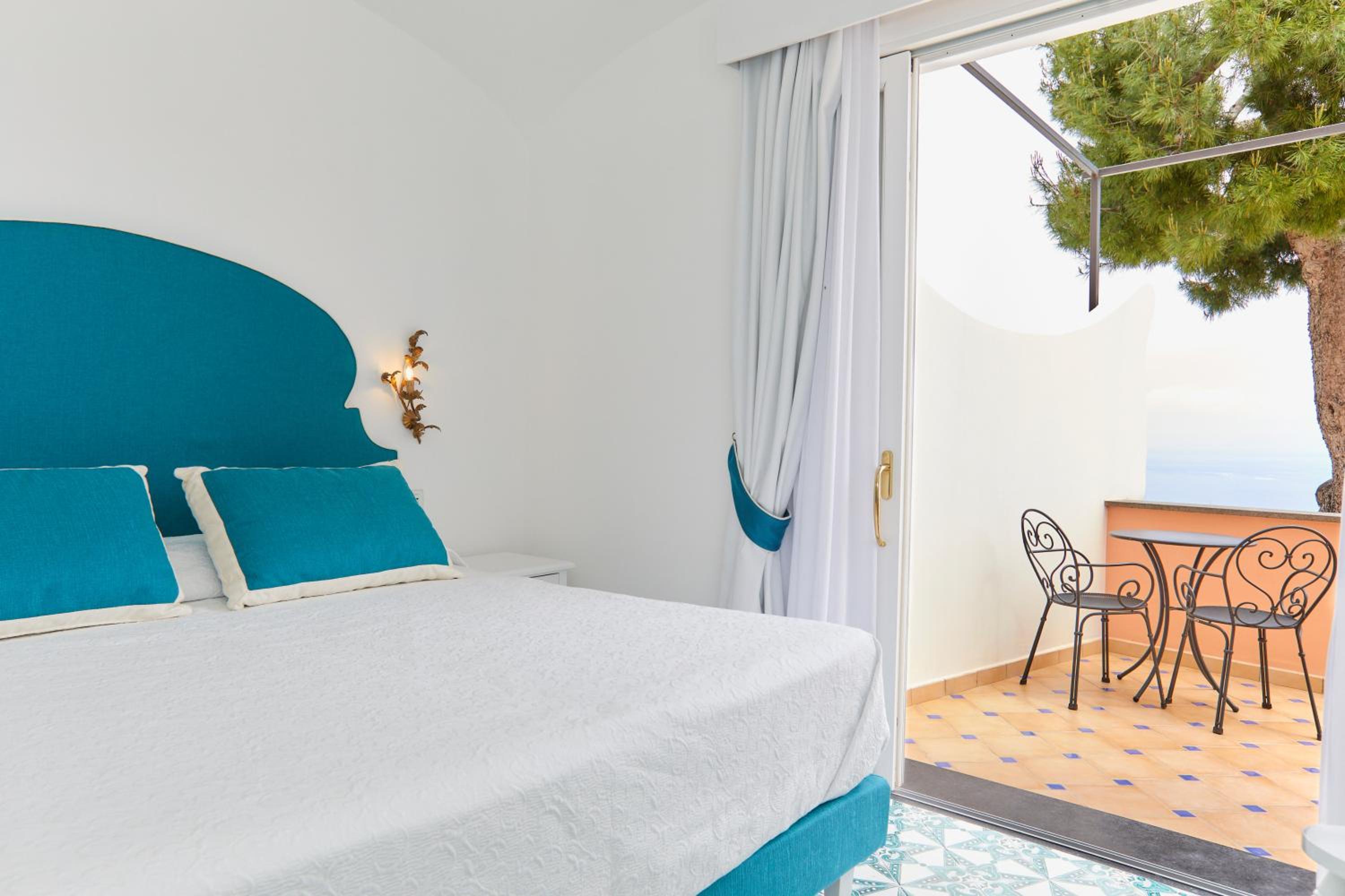 Deluxe Double Room with Terrace and Sea View - Photo 9