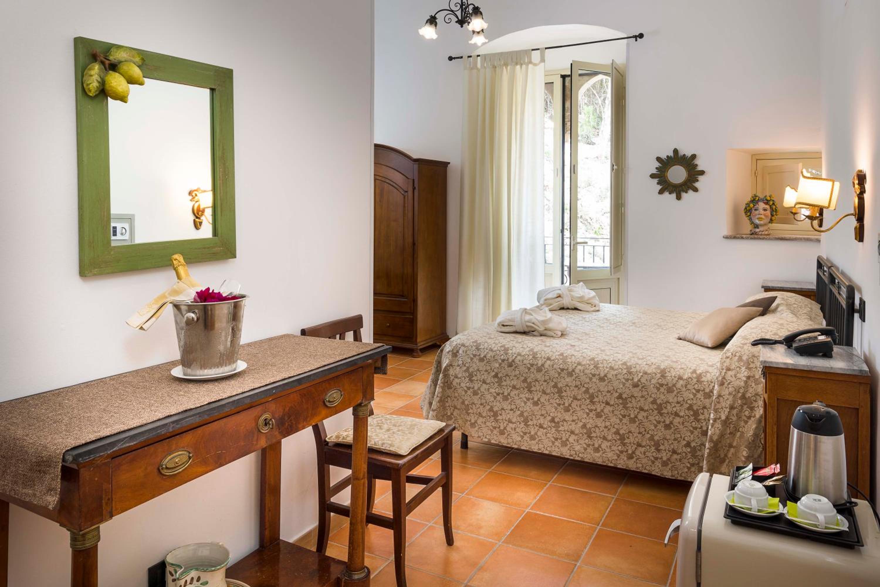 Economy Triple Room - Photo 5