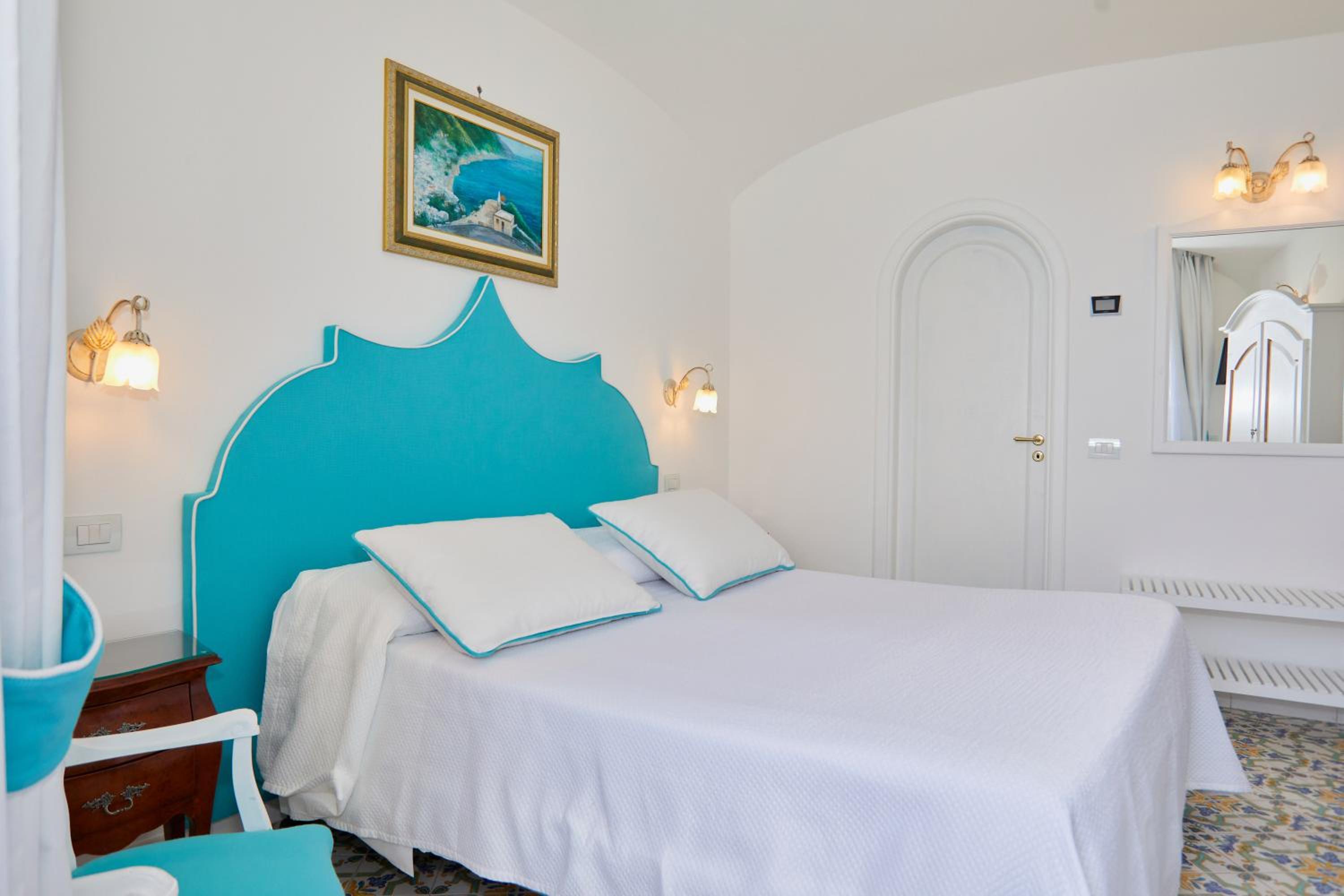 Standard Double Room with Sea View - Photo 4