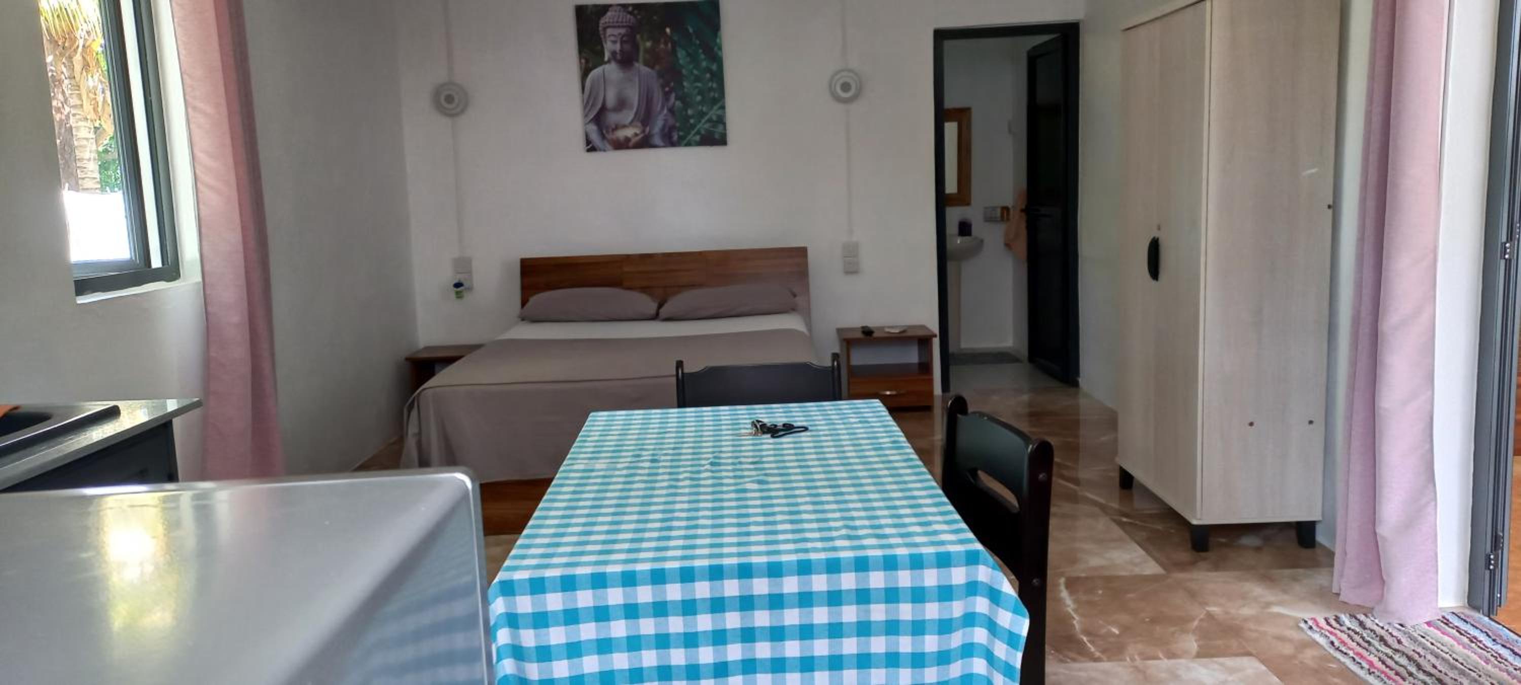 One-Bedroom Apartment - Photo 4