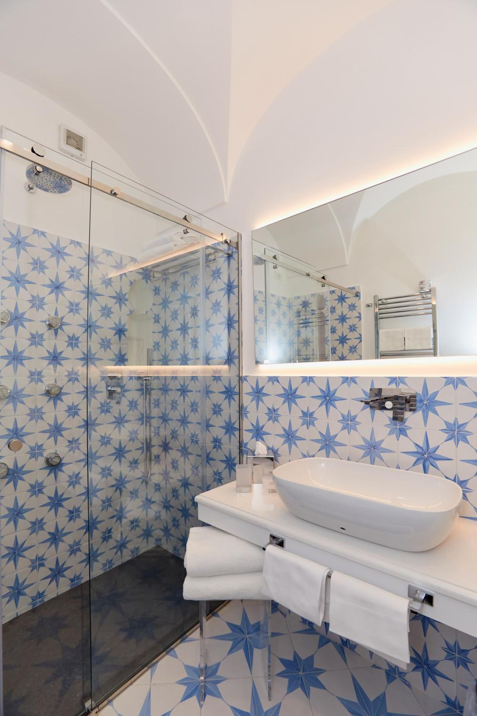 Superior Quadruple Room with Sea View - Photo 3