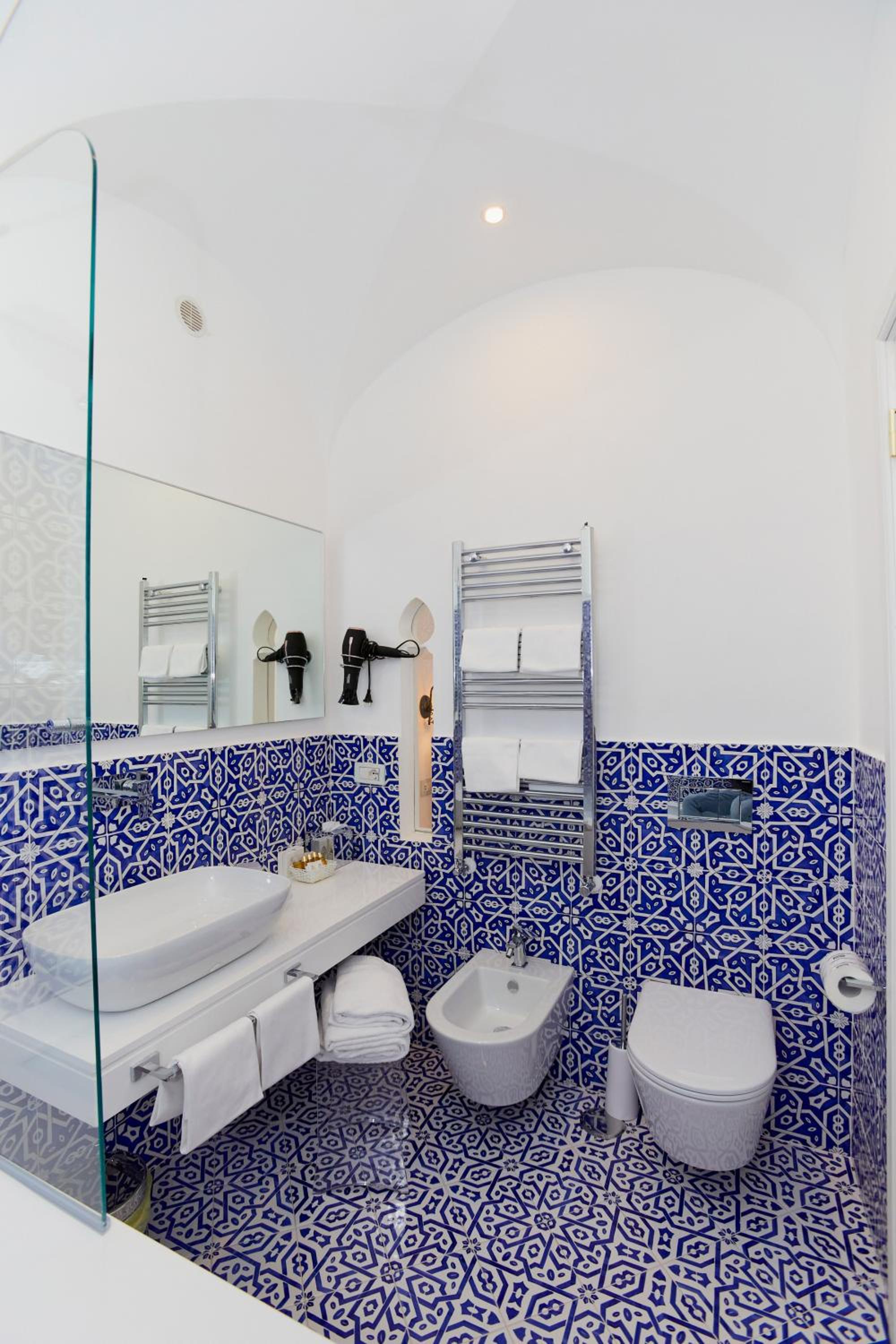 Deluxe Triple Room with Terrace and Sea View photo 2