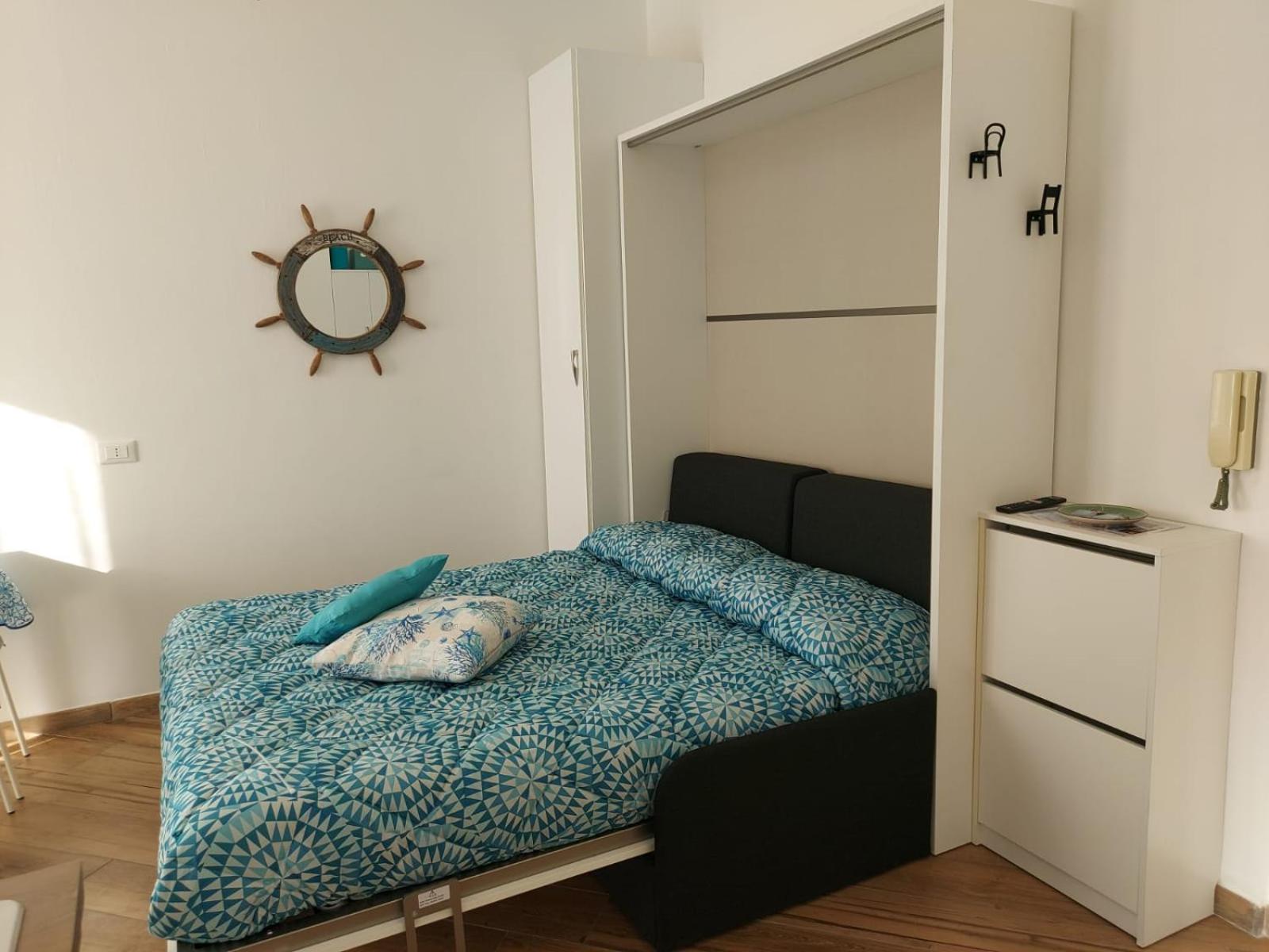 One-Bedroom Apartment photo 1