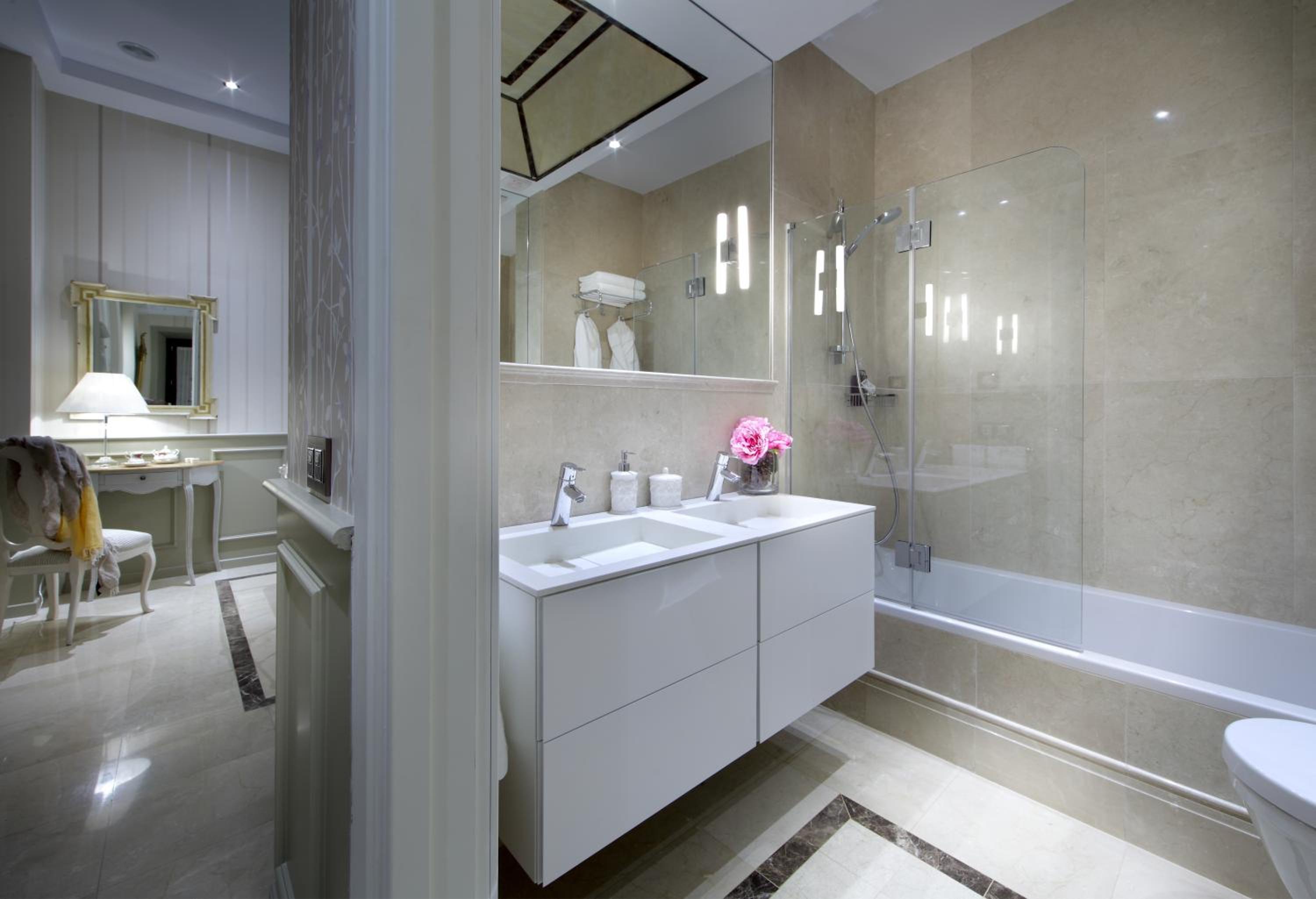Deluxe Double Room( England) photo 3