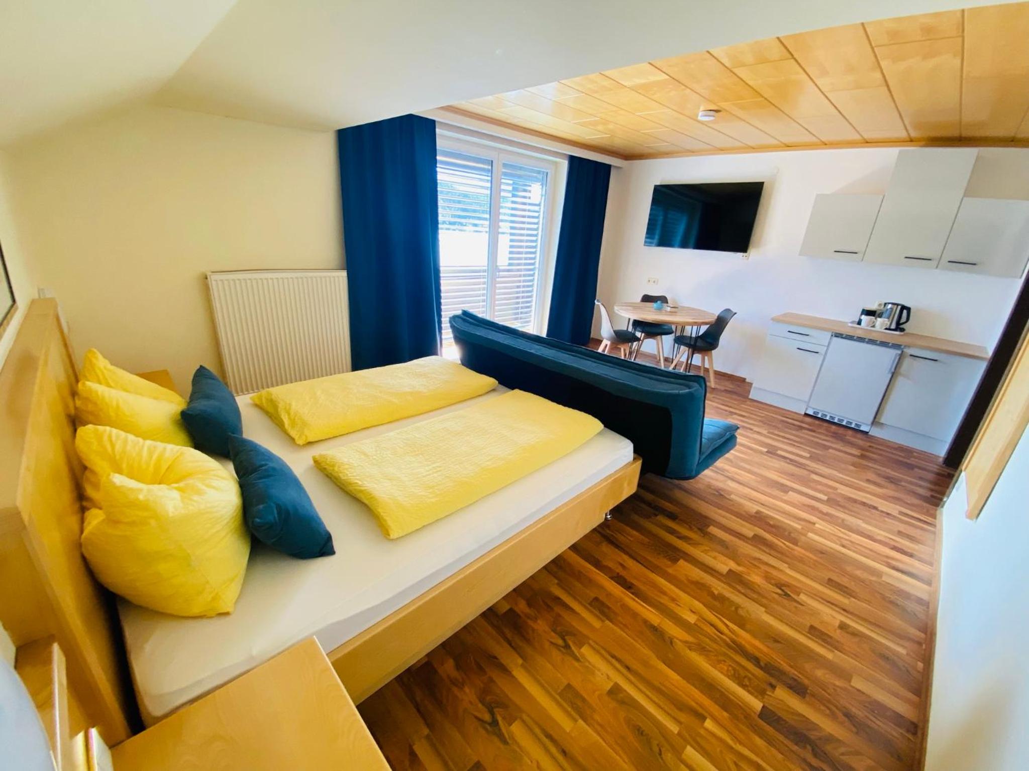 Double Room with Balcony and Lake View photo 3