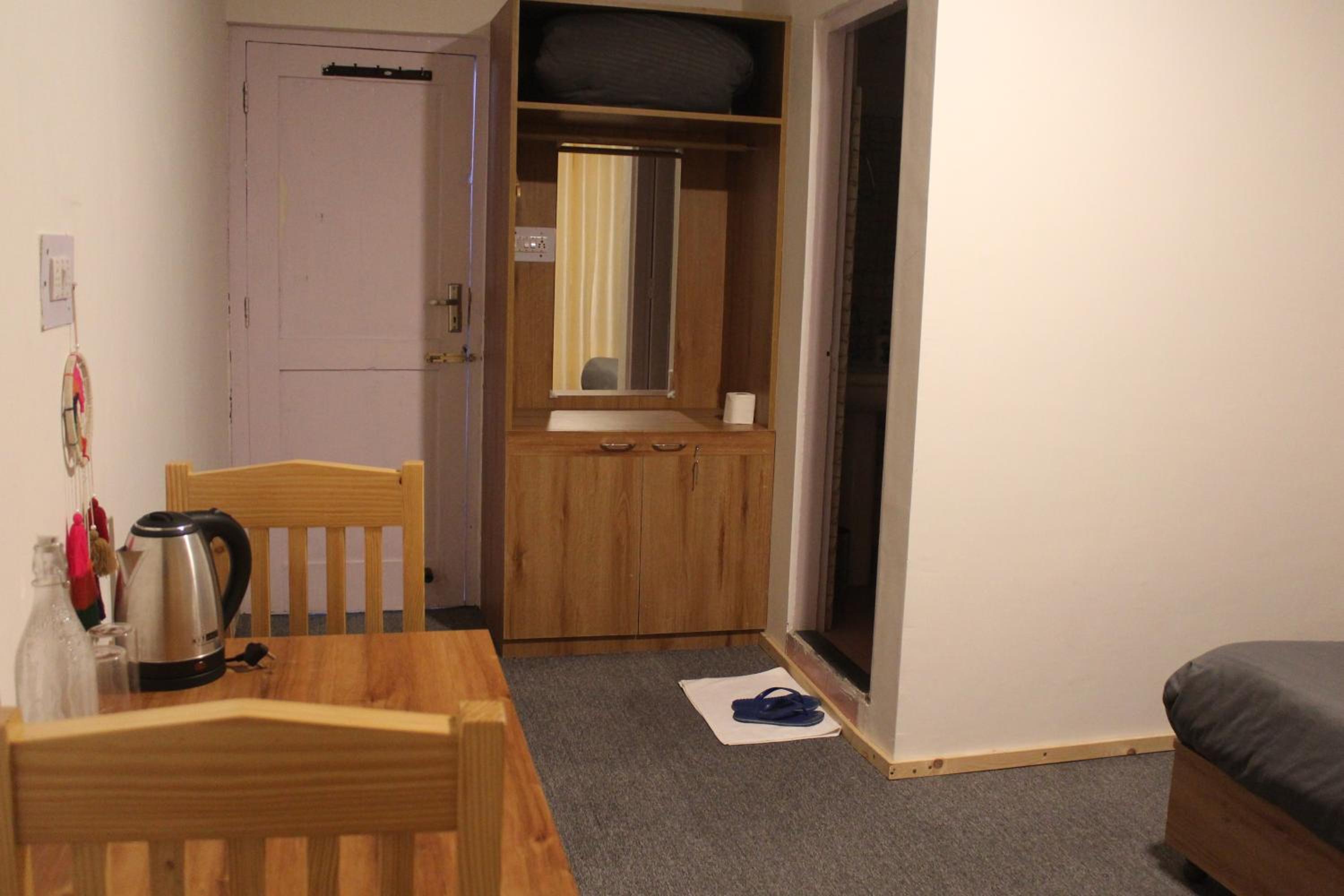 Deluxe Double Room with Balcony - Photo 4