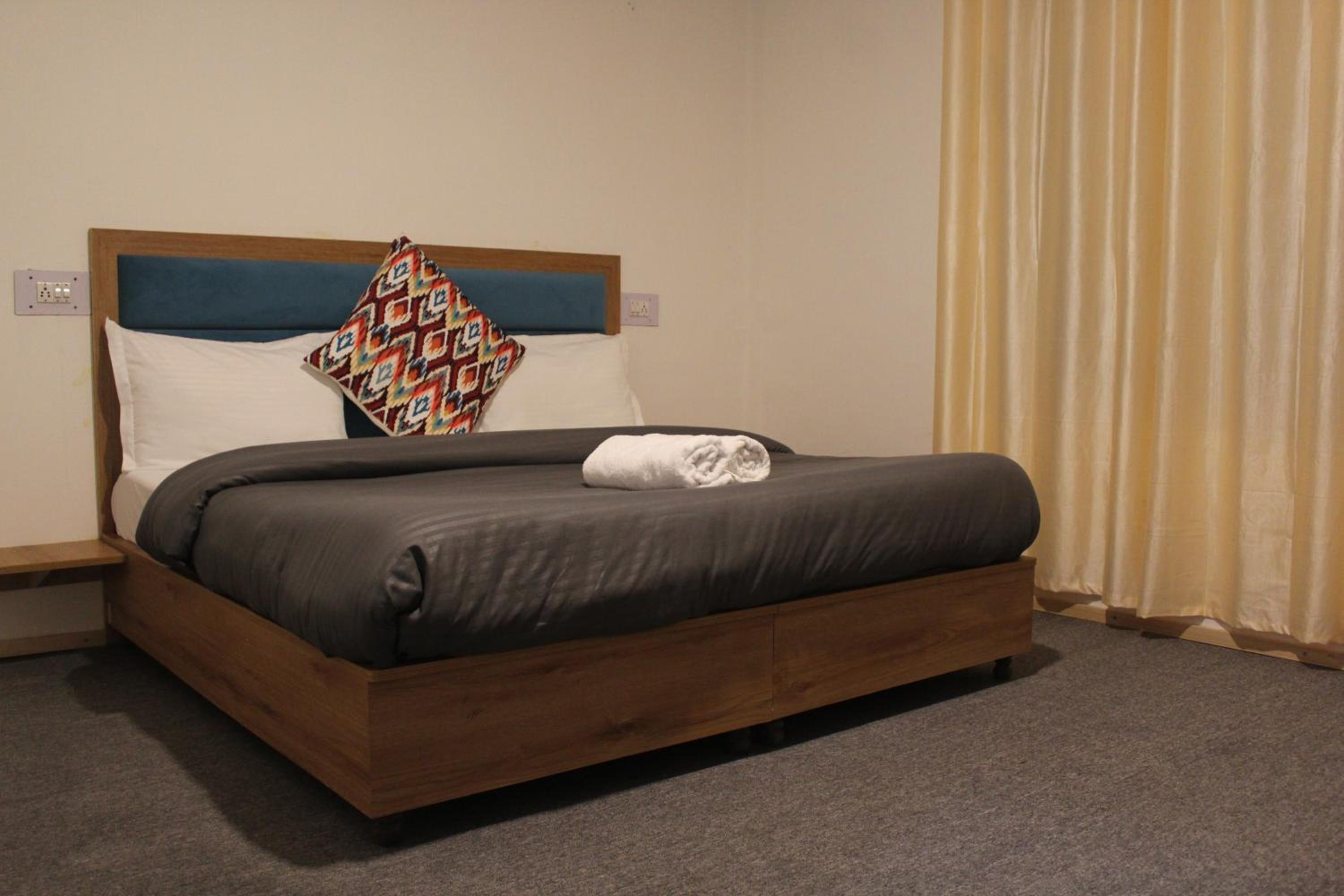Deluxe Double Room with Balcony - Photo 7
