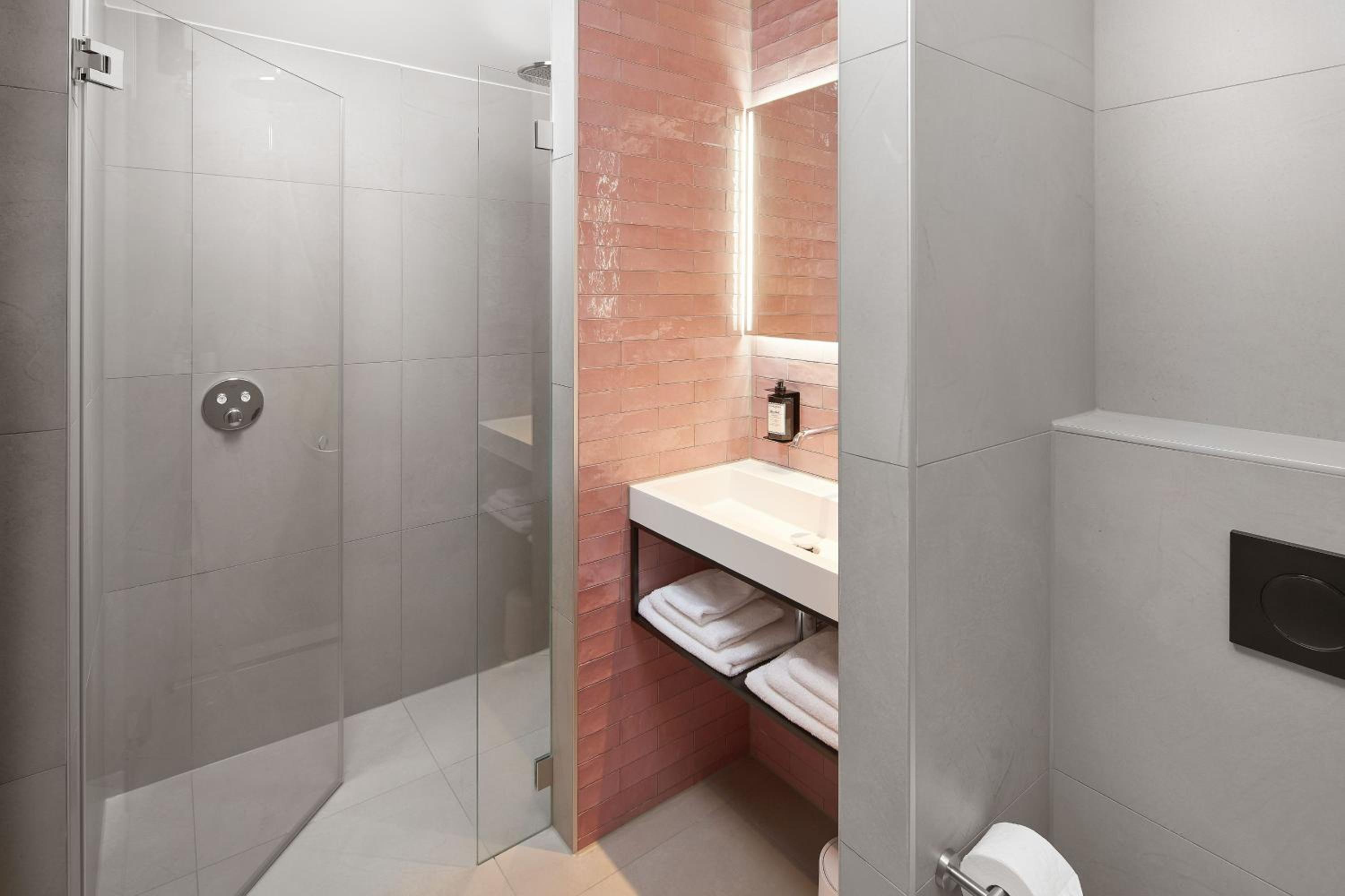 Double Room with Private Bathroom - Photo 3