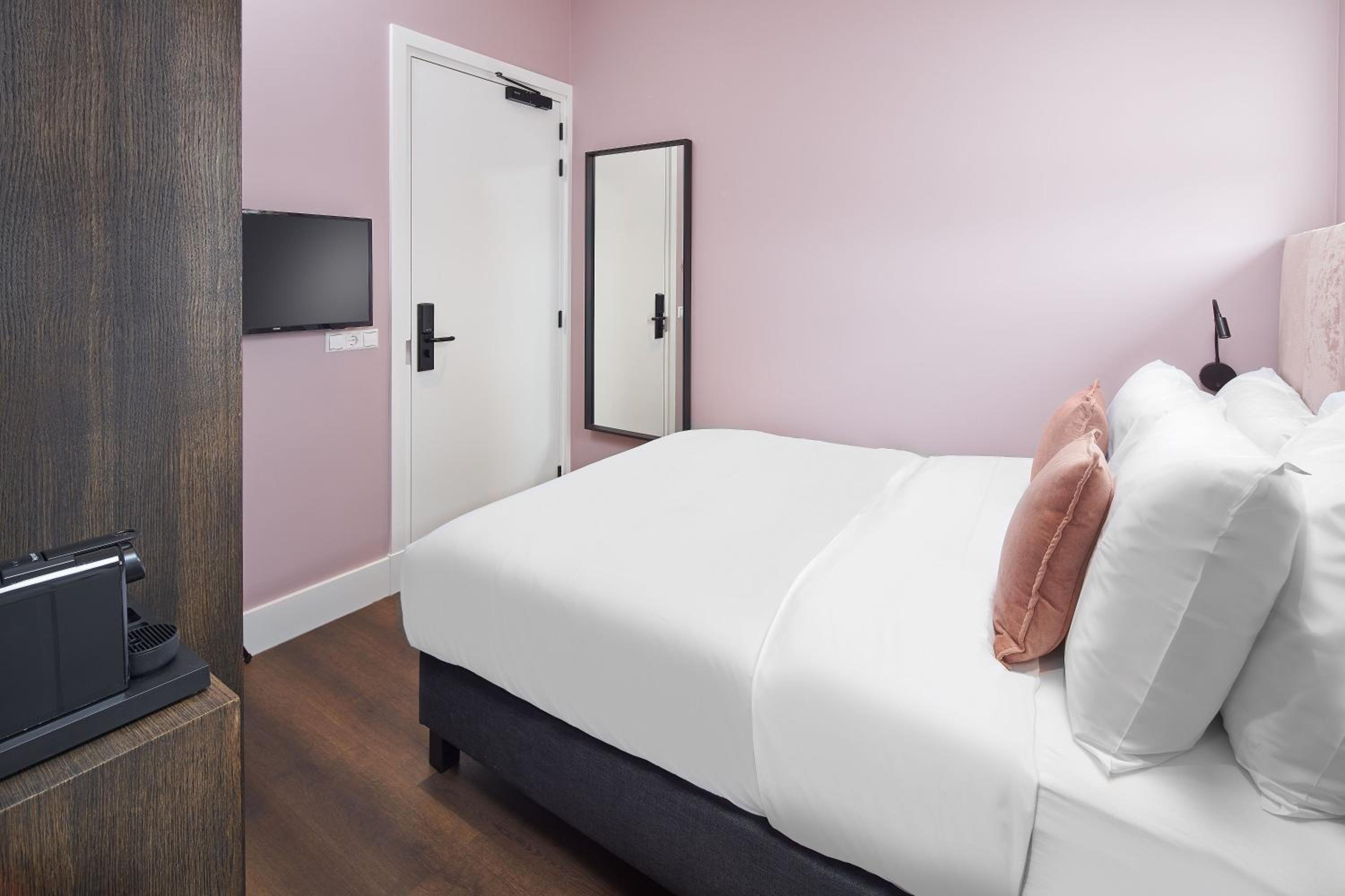 Double Room with Private Bathroom - Photo 4