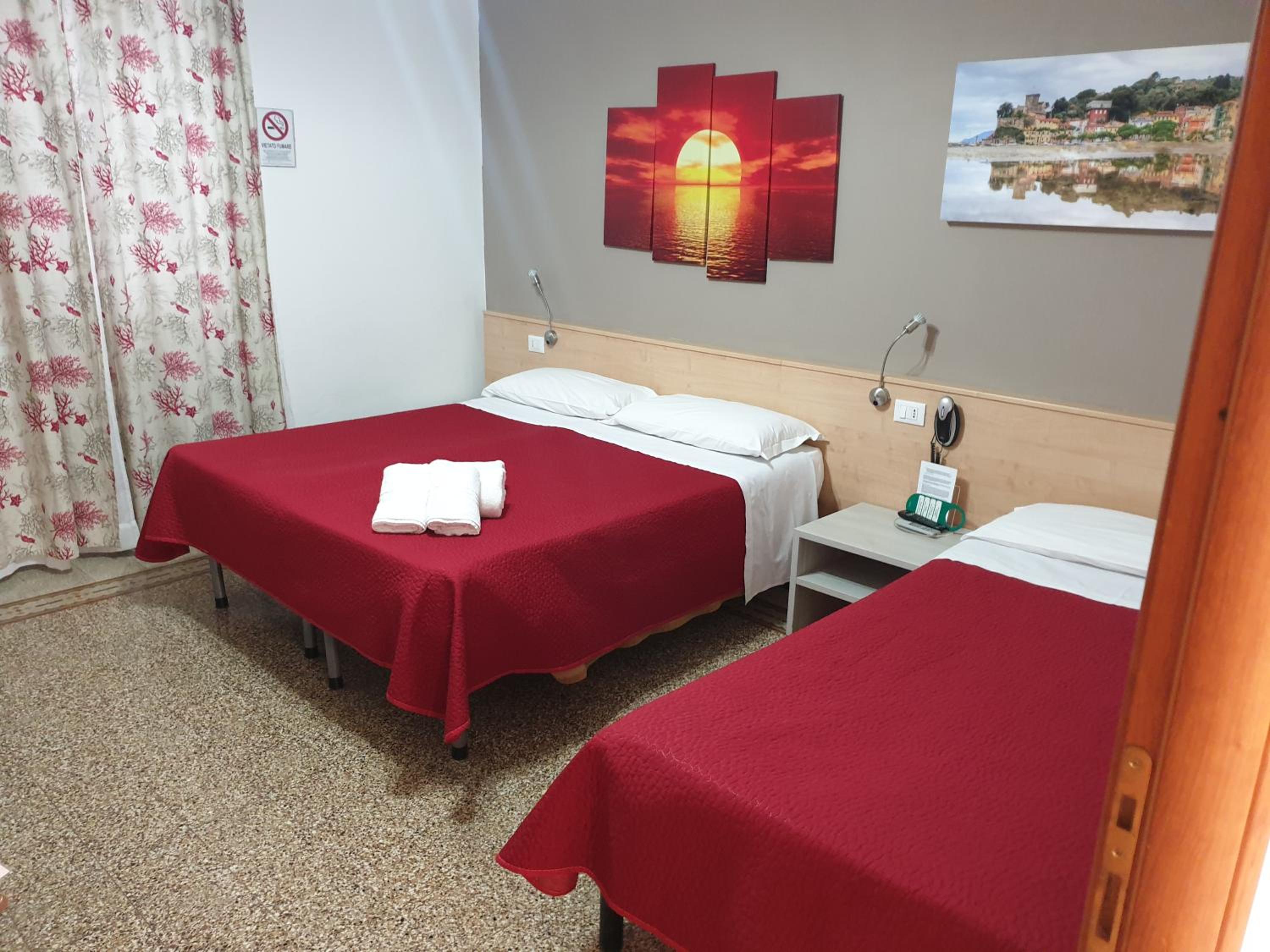 Triple Room with Bathroom - Photo 5