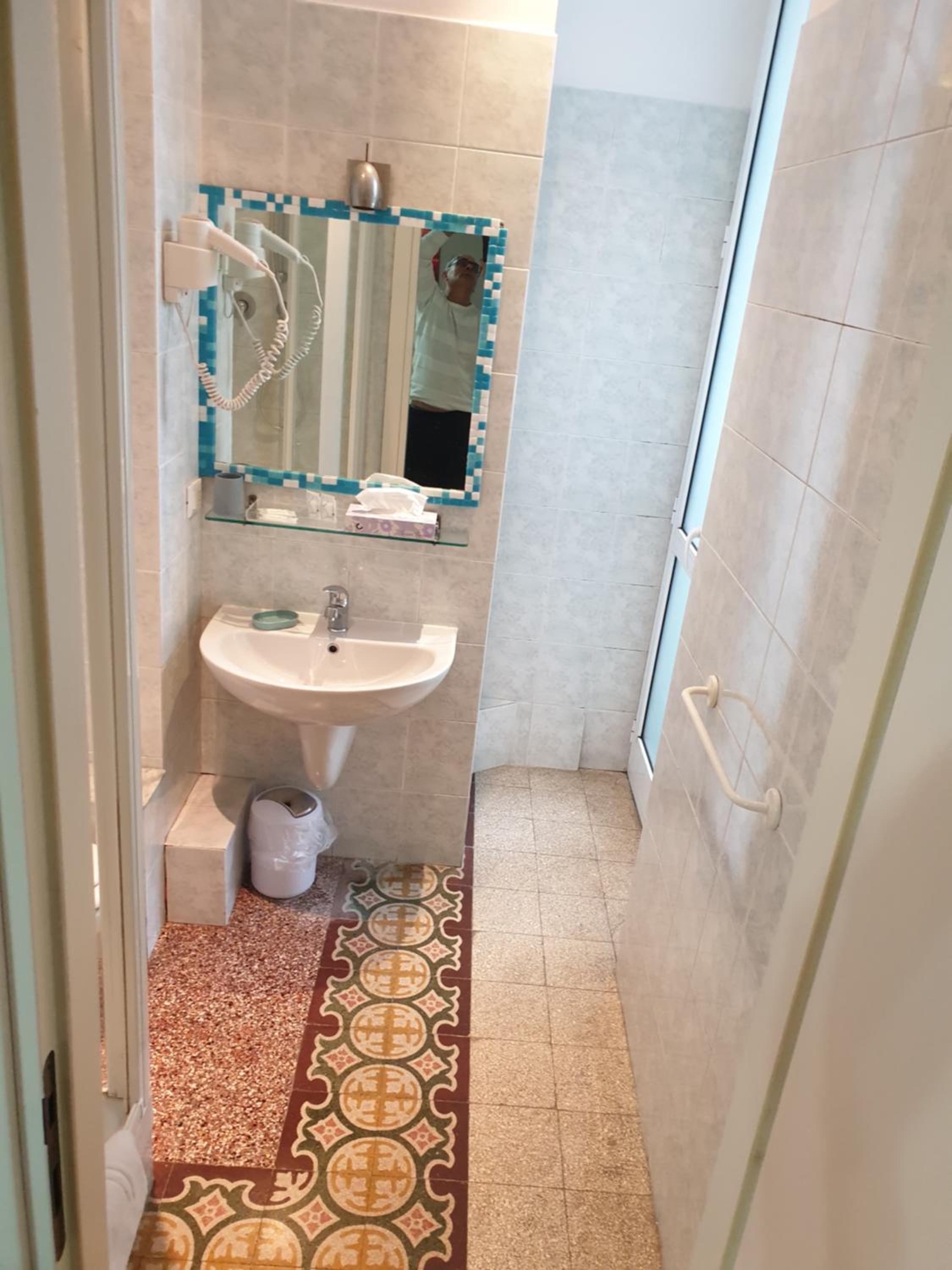 Triple Room with Bathroom - Photo 3